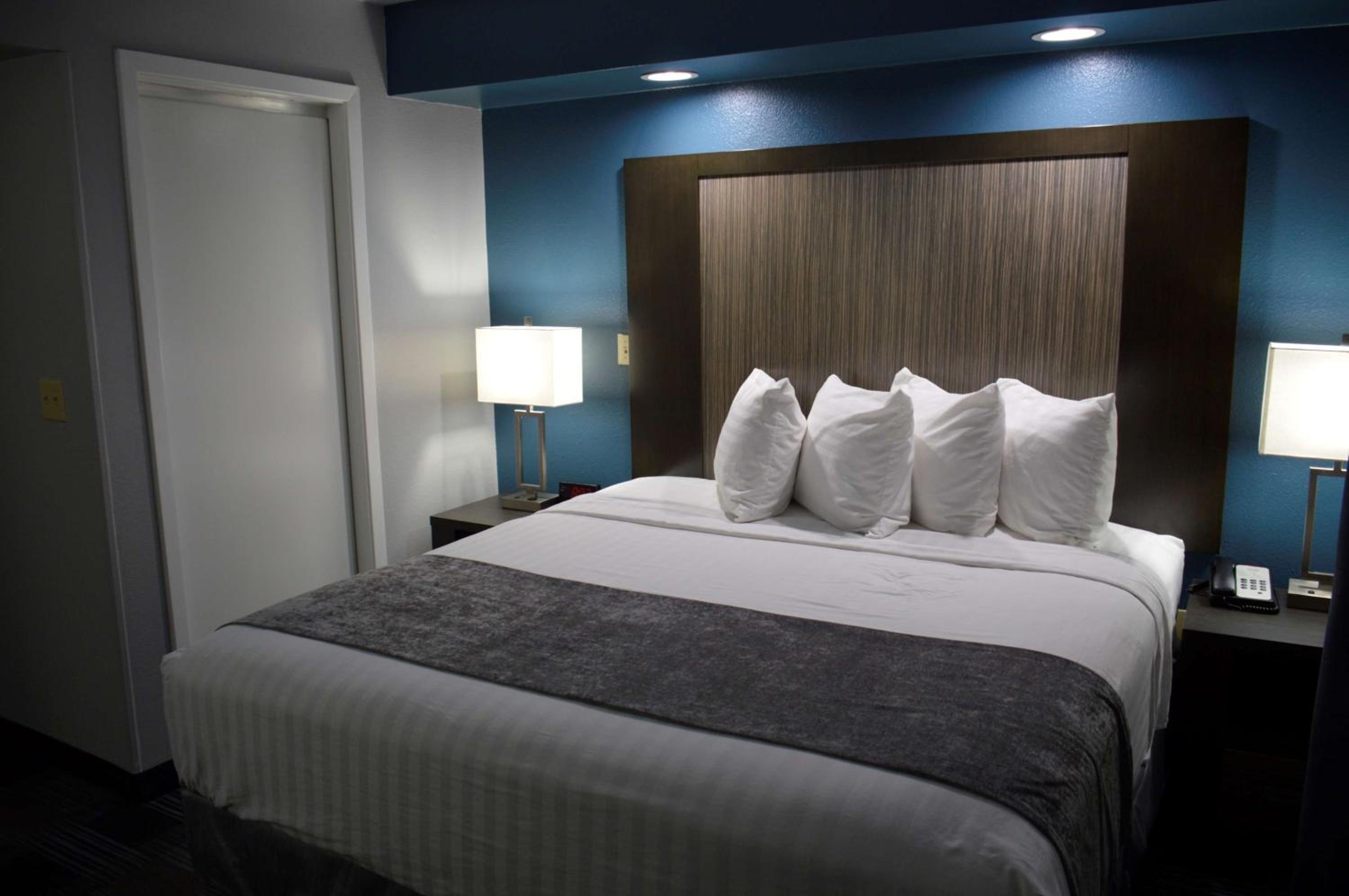 Executive King Suite - Non-Smoking - Photo 1