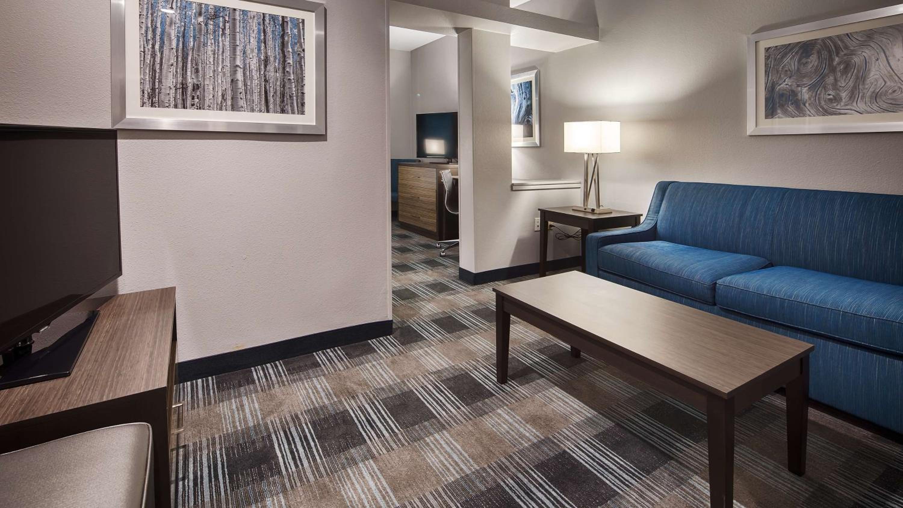 Executive King Suite - Non-Smoking - Photo 3