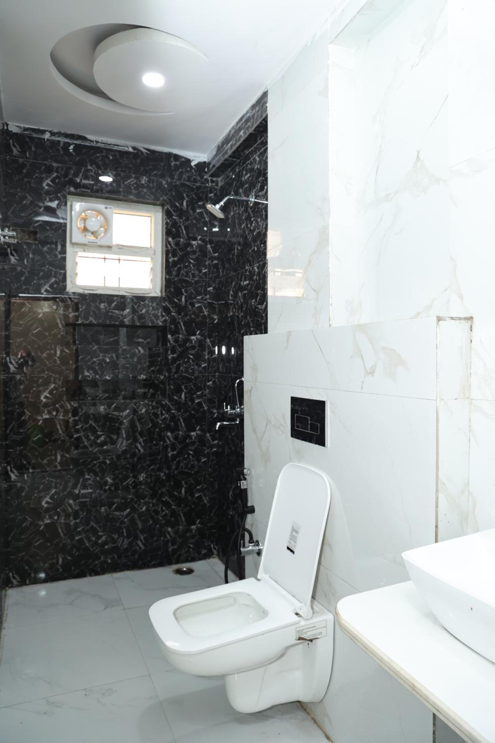 Double Room with Shared Bathroom photo 2