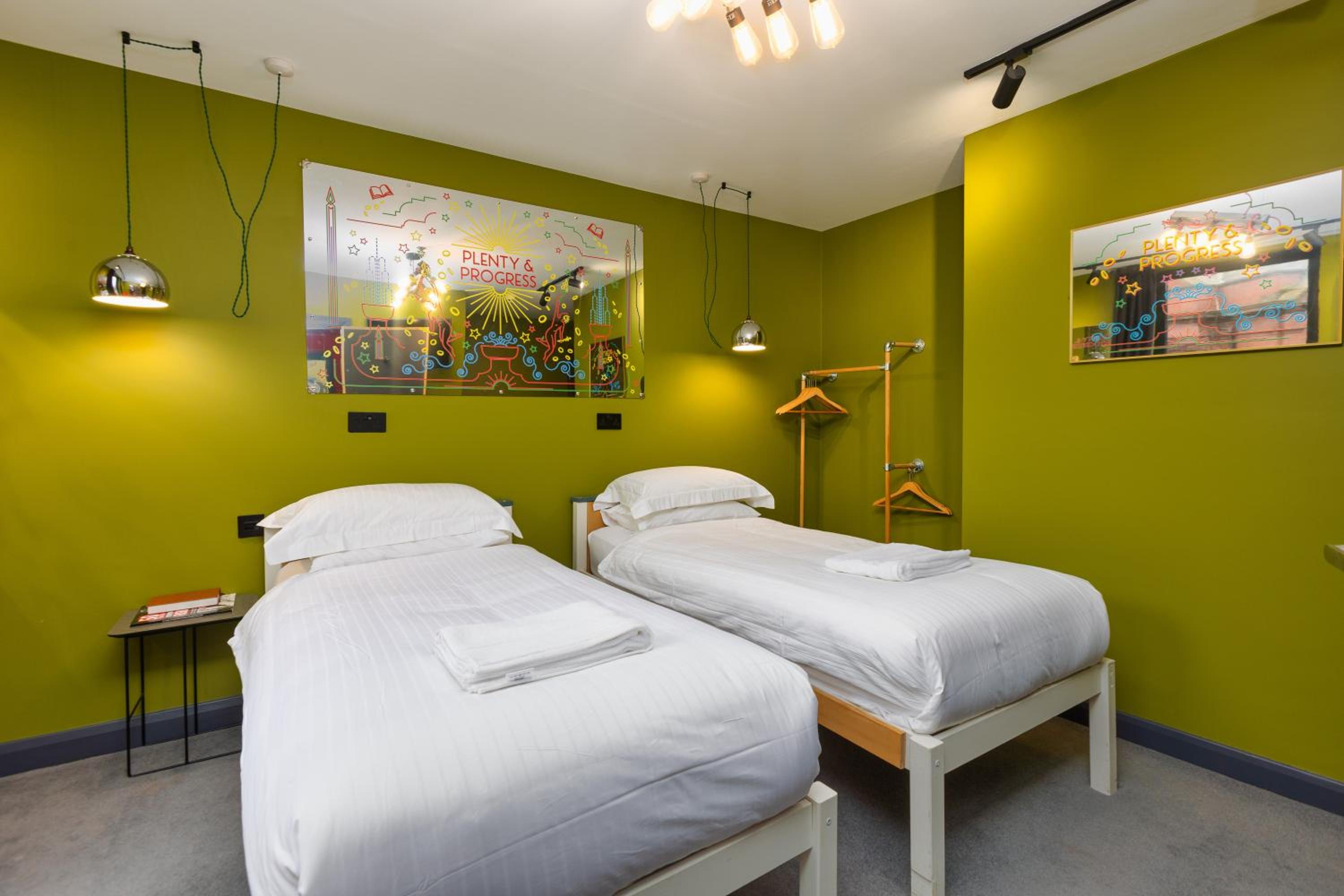 Twin Room - Photo 3
