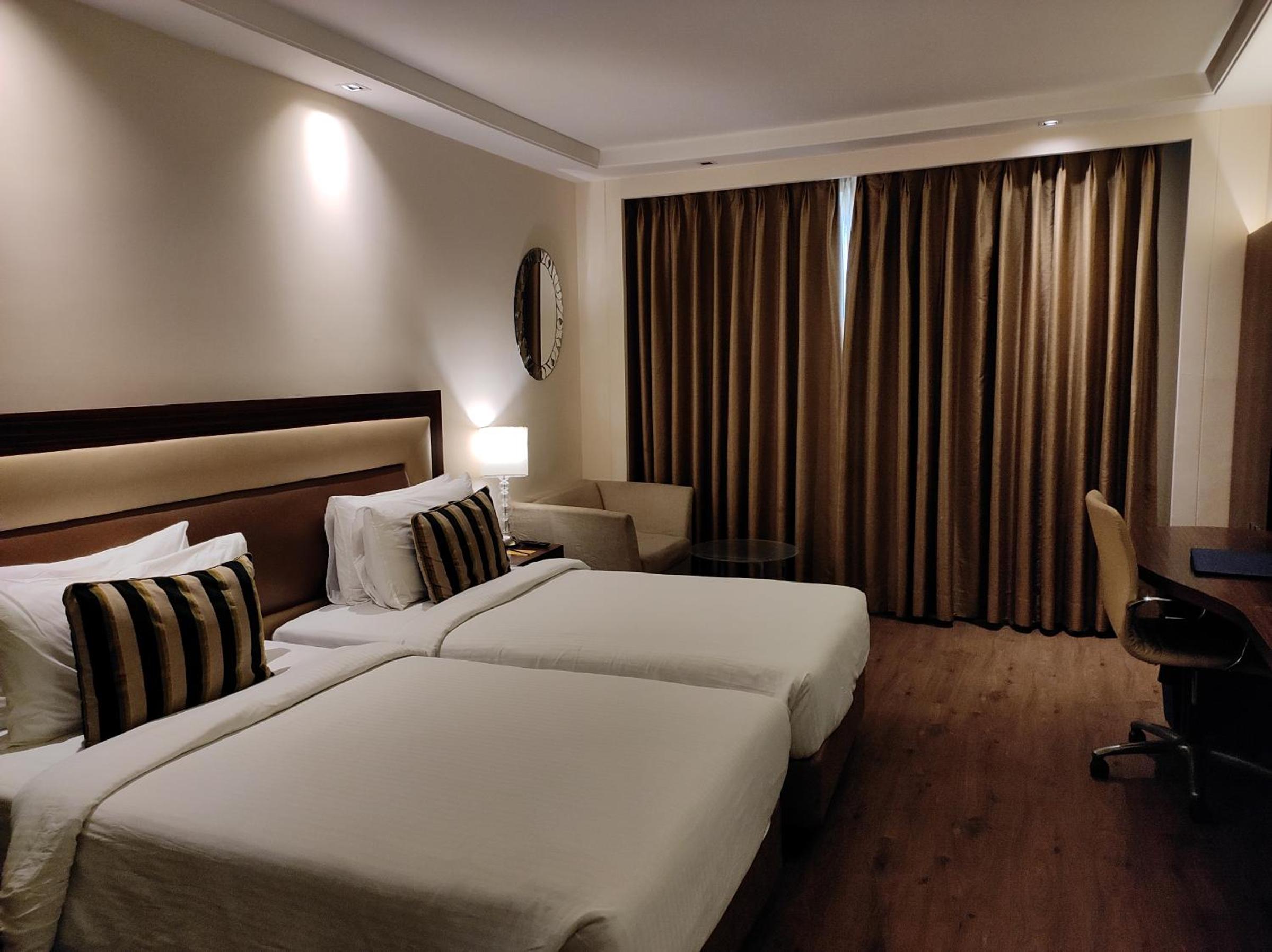 Club Room Twin- Wing B With 15% Discount On Food, Beverages, Spa And Laundry - Photo 4