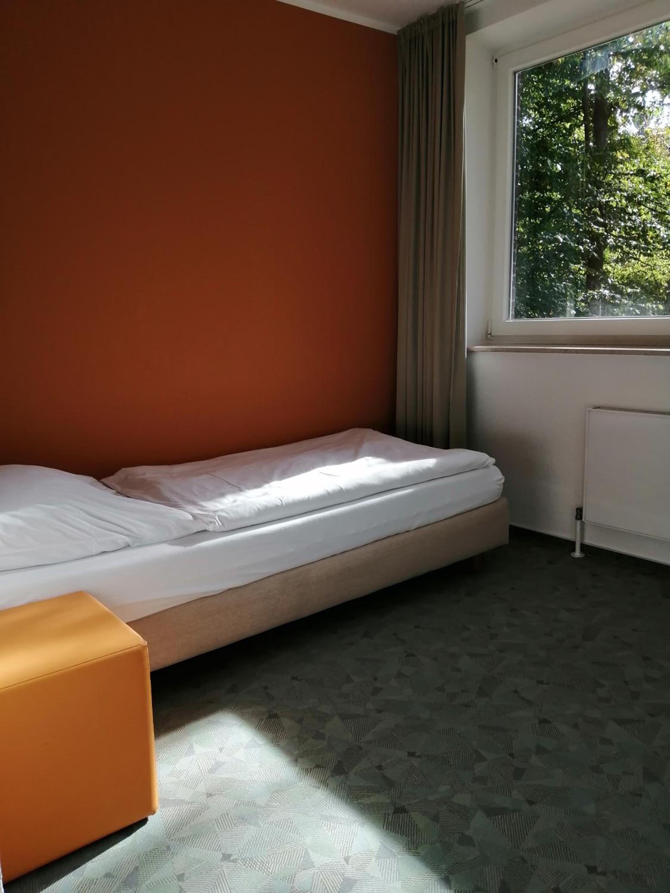 Large Single Room - Photo 1