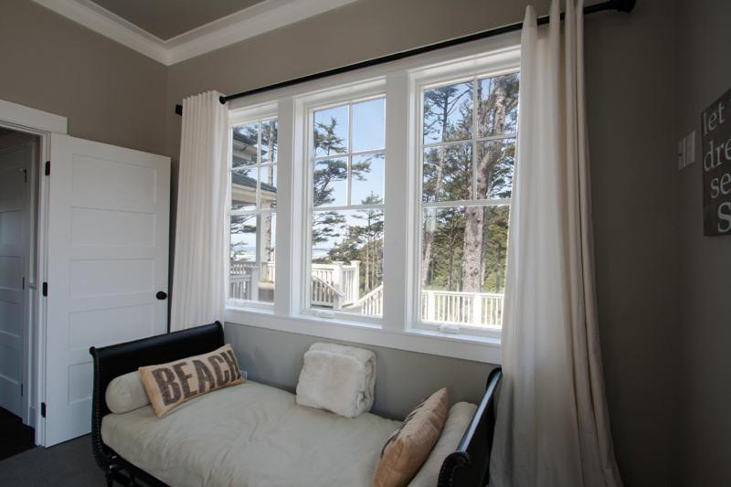 Five-Bedroom House photo 1
