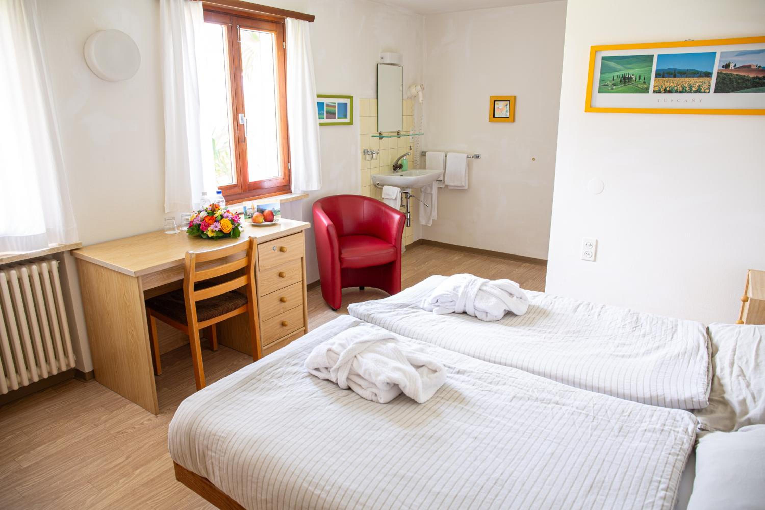 Double Room with Shared Bathroom photo 2