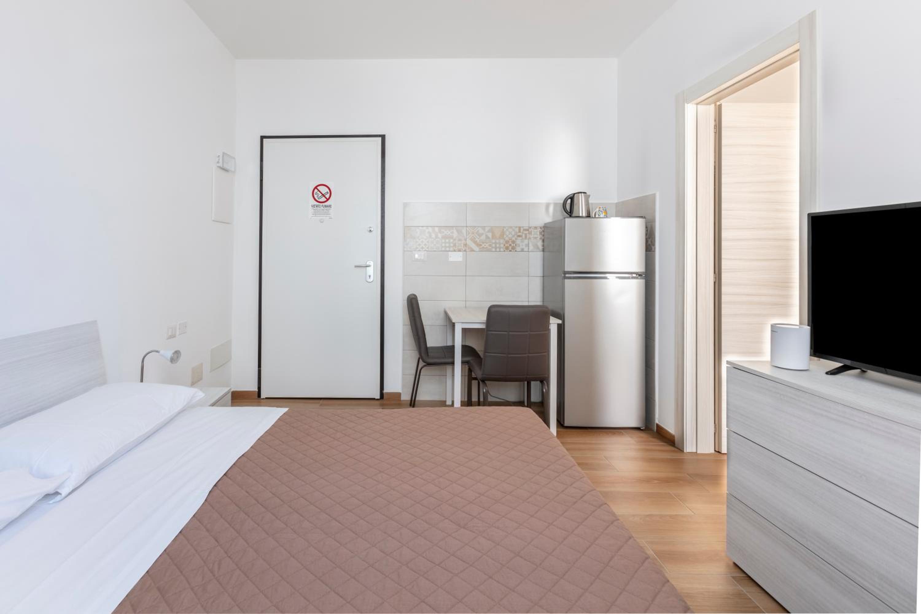 Economy Double Room - Photo 2