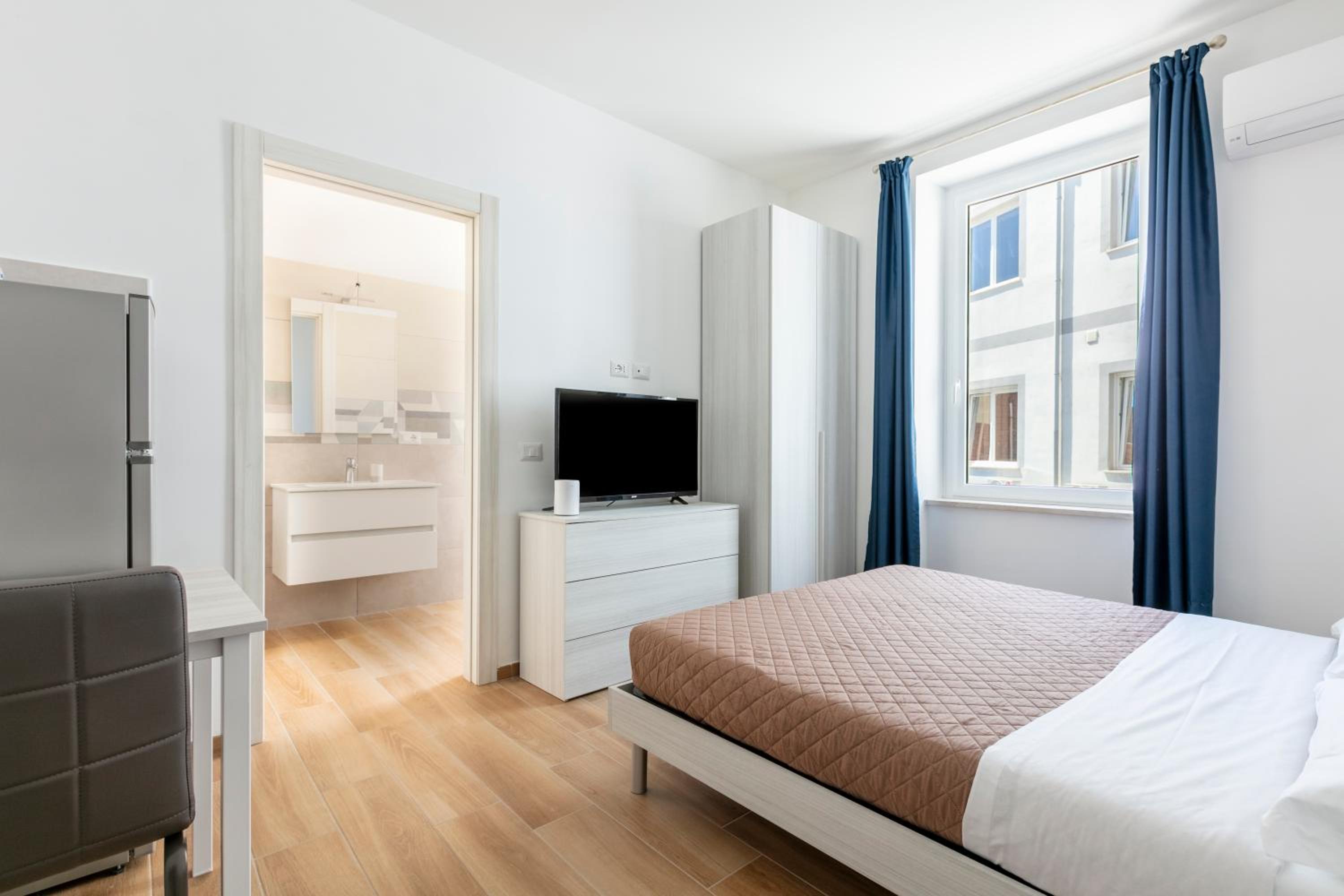 Economy Double Room - Photo 8