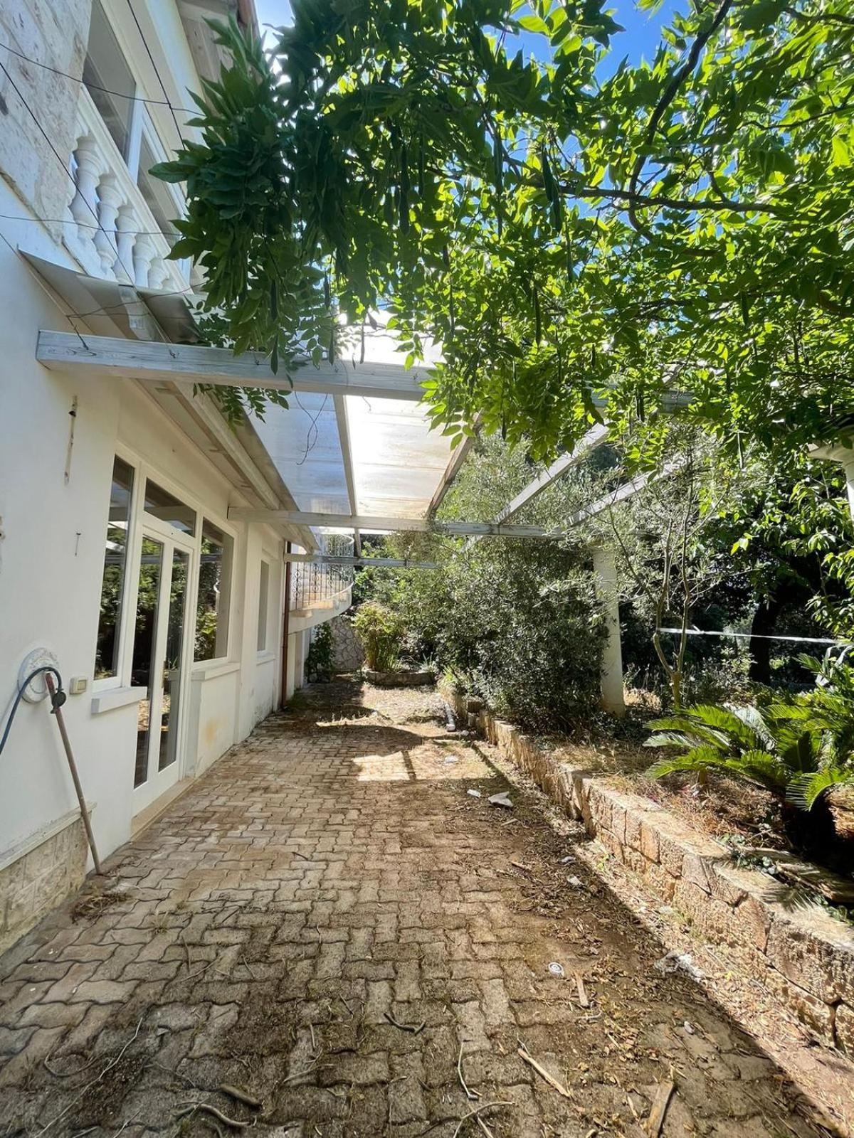 Villa photo 2
