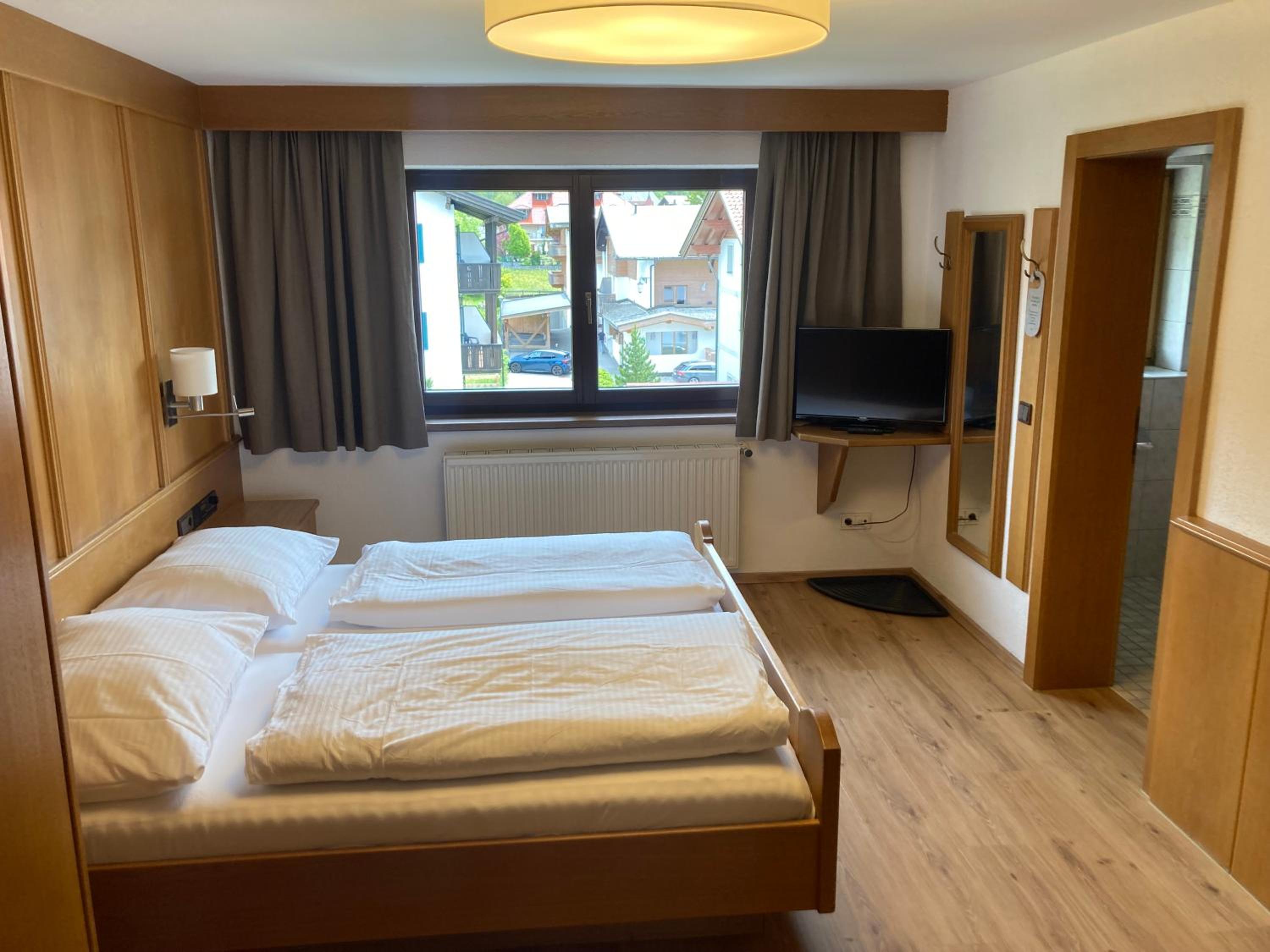 Double Room - Photo 2