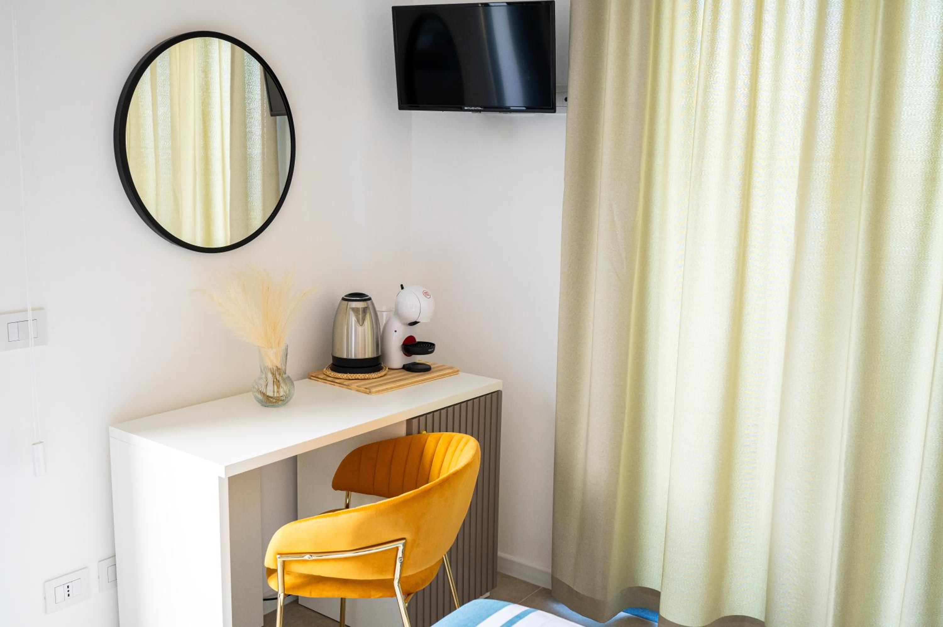 Deluxe Double Room with Side Sea View photo 1