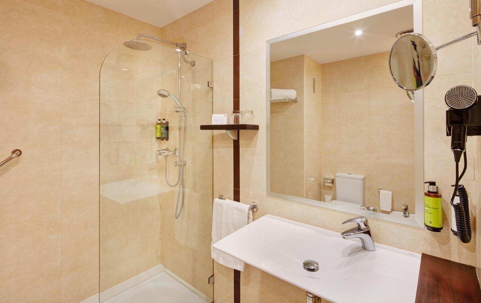Double Room - Photo 2