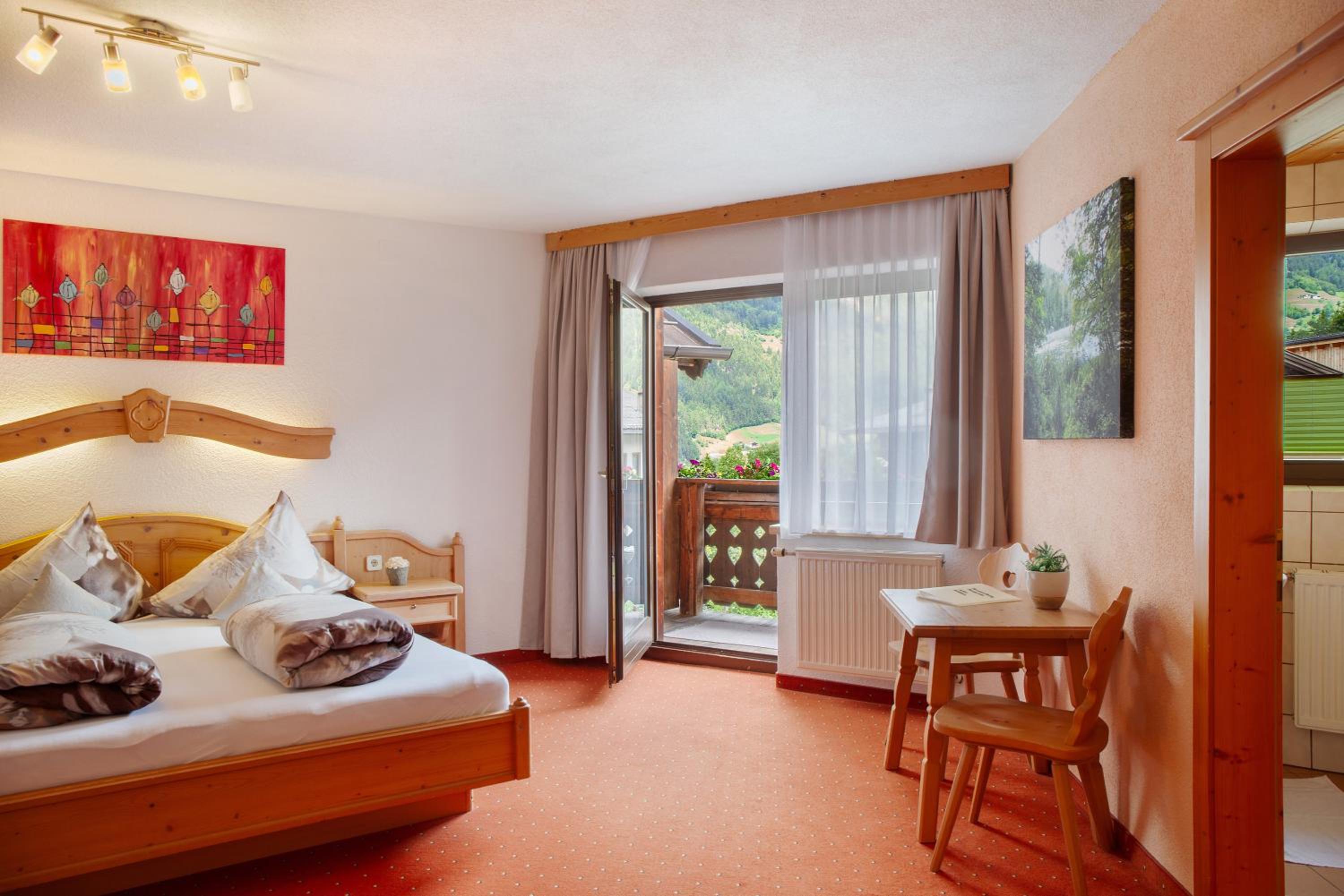 Two-Bedroom Deluxe Apartment with Balcony photo 1