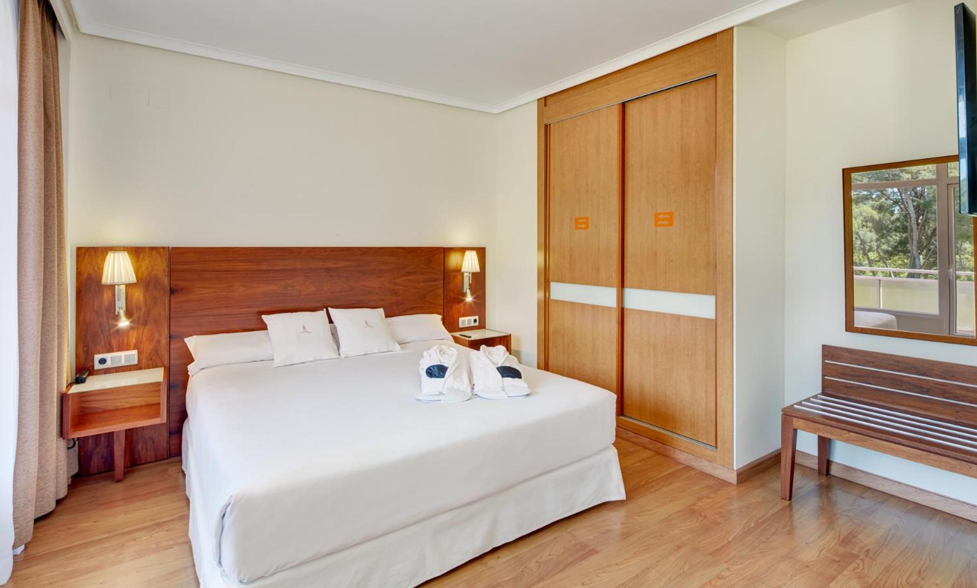 Junior Suite (2 Adults) - Photo 1