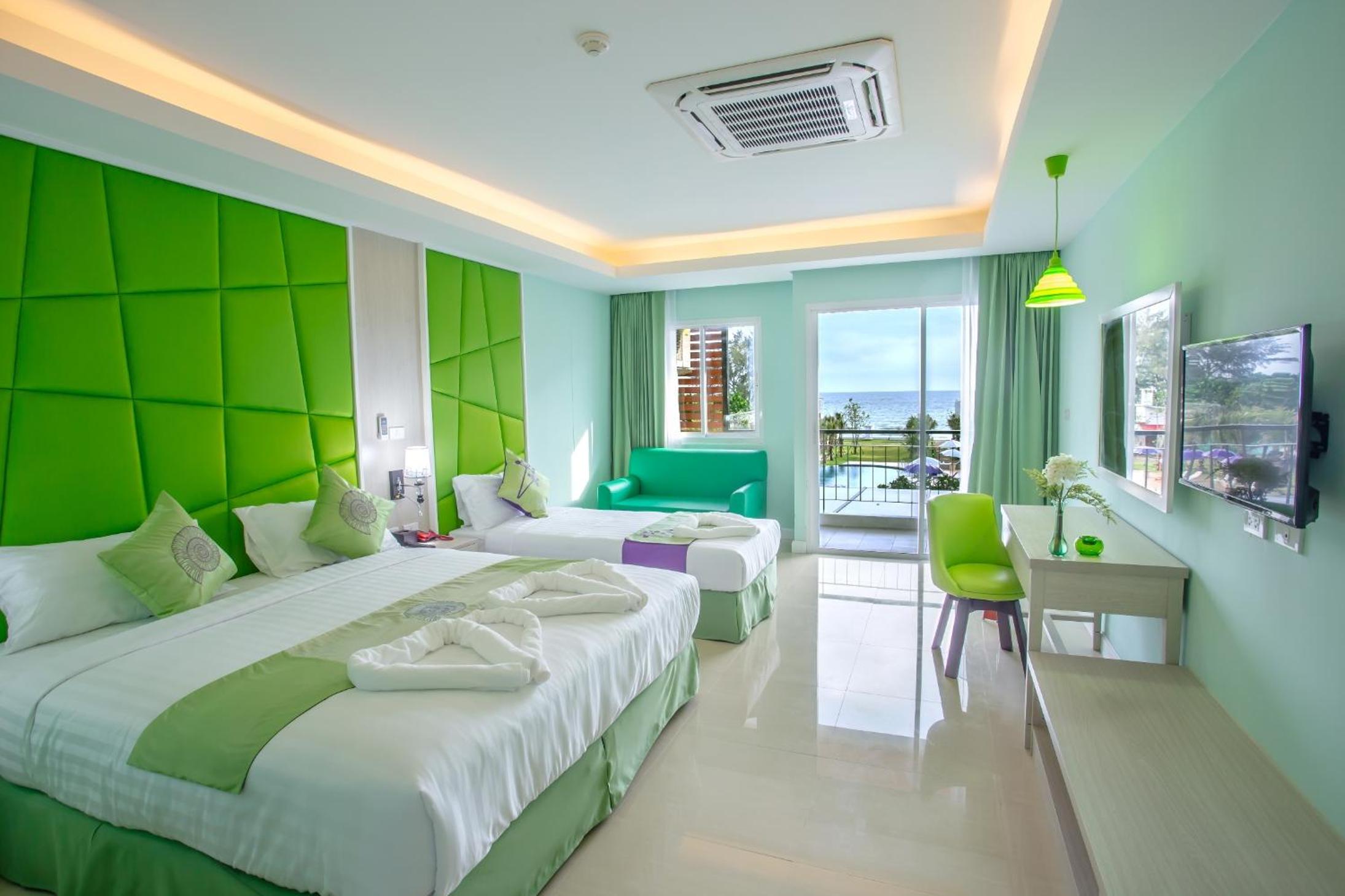 Deluxe Triple Room with Sea View photo 2
