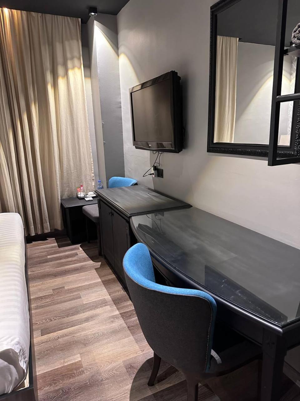 Deluxe King Room - Photo 4