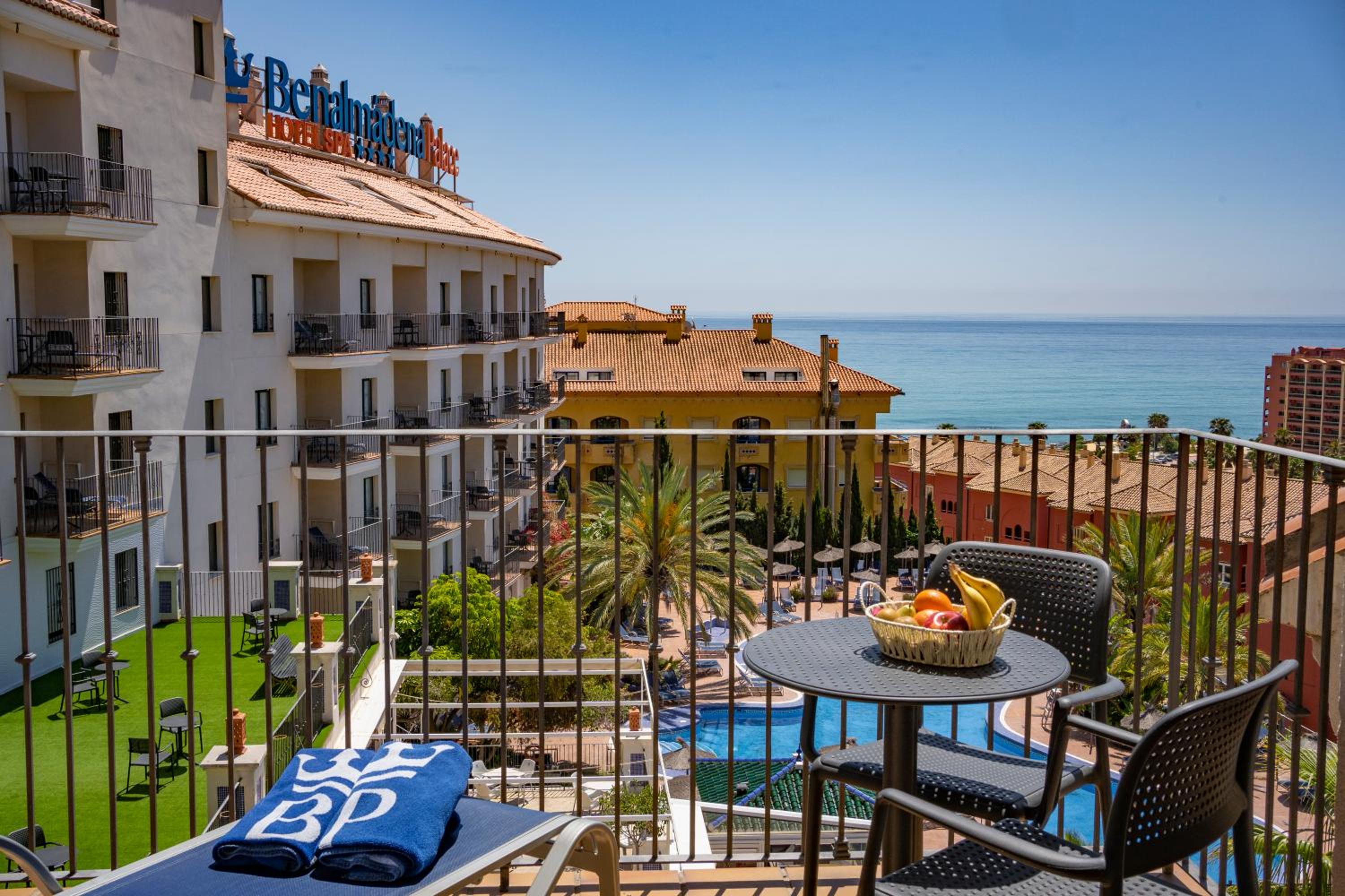 Apartment With Pool View  - Photo 12
