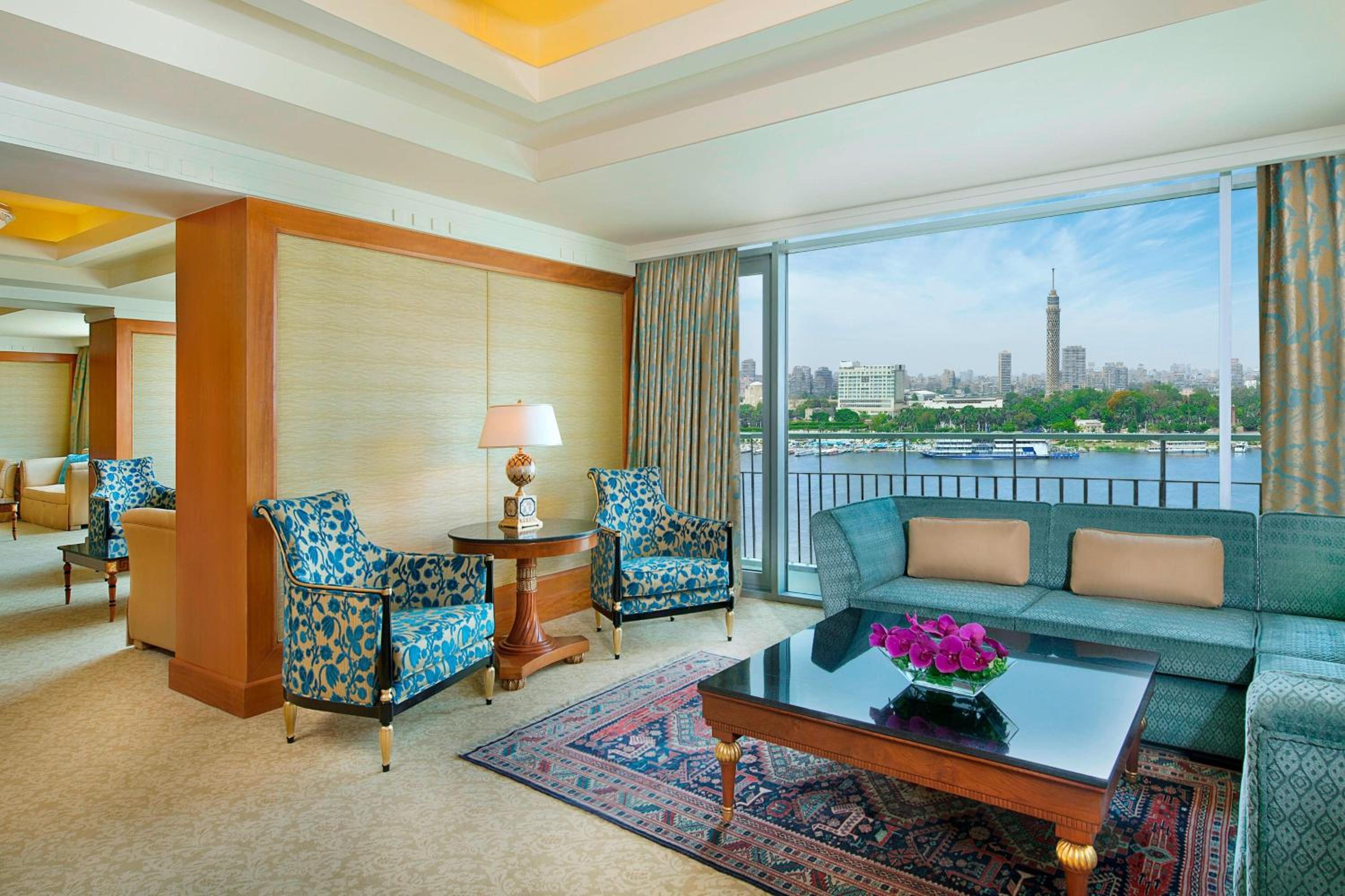 One-Bedroom Royal King Suite - Club Lounge Access