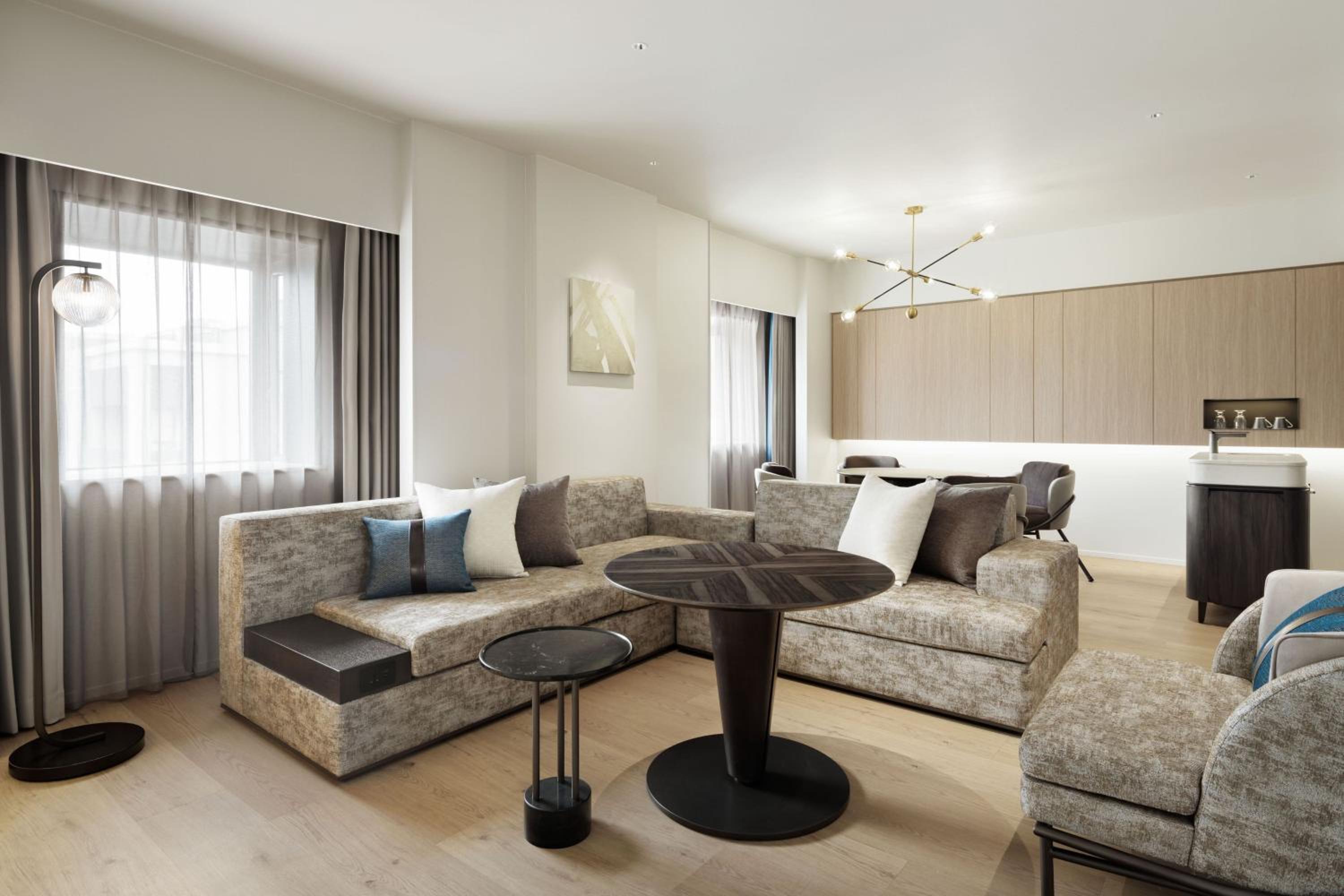 Premium Courtyard King Room photo 3