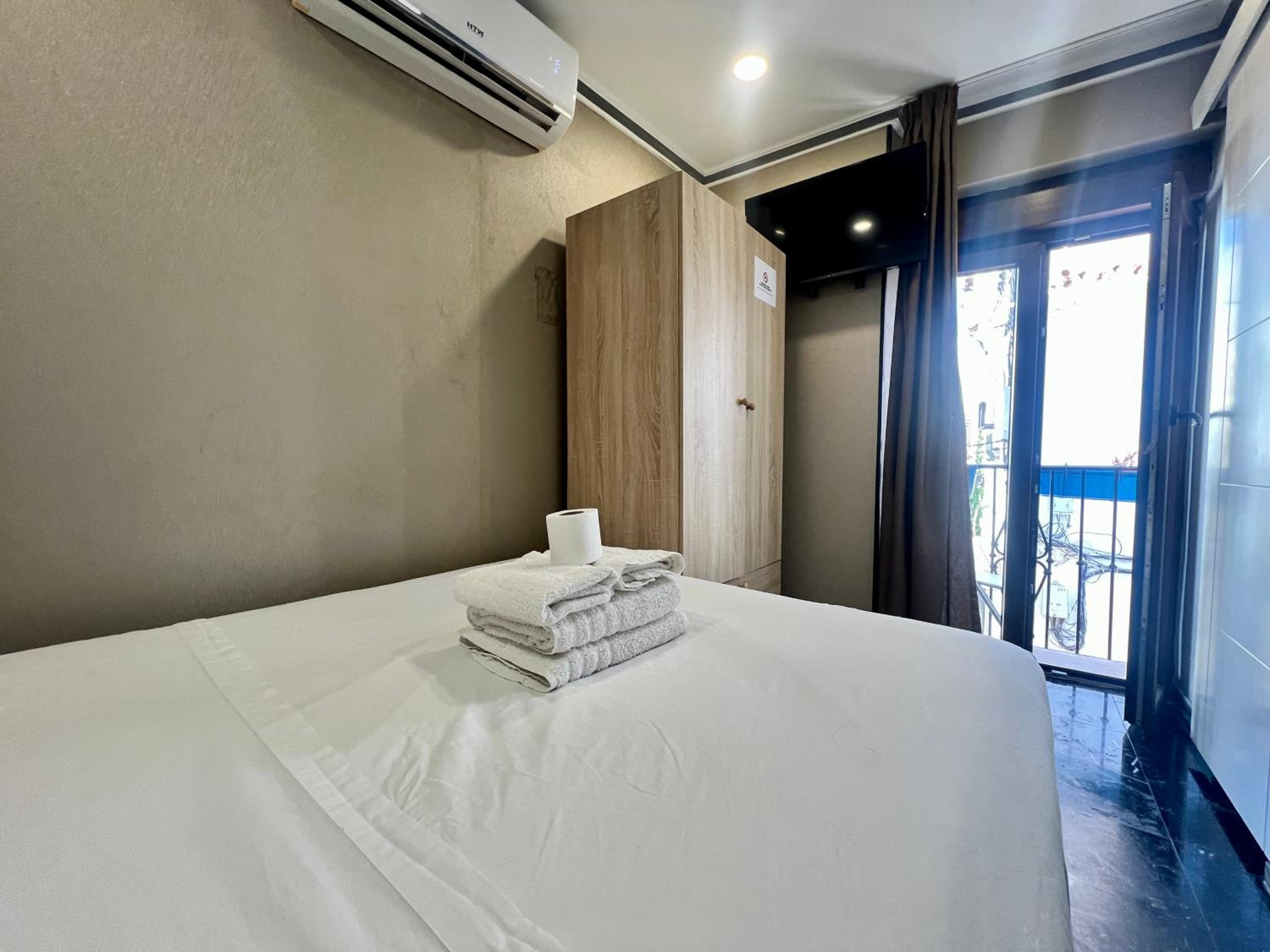 Double Room with Balcony - Photo 1