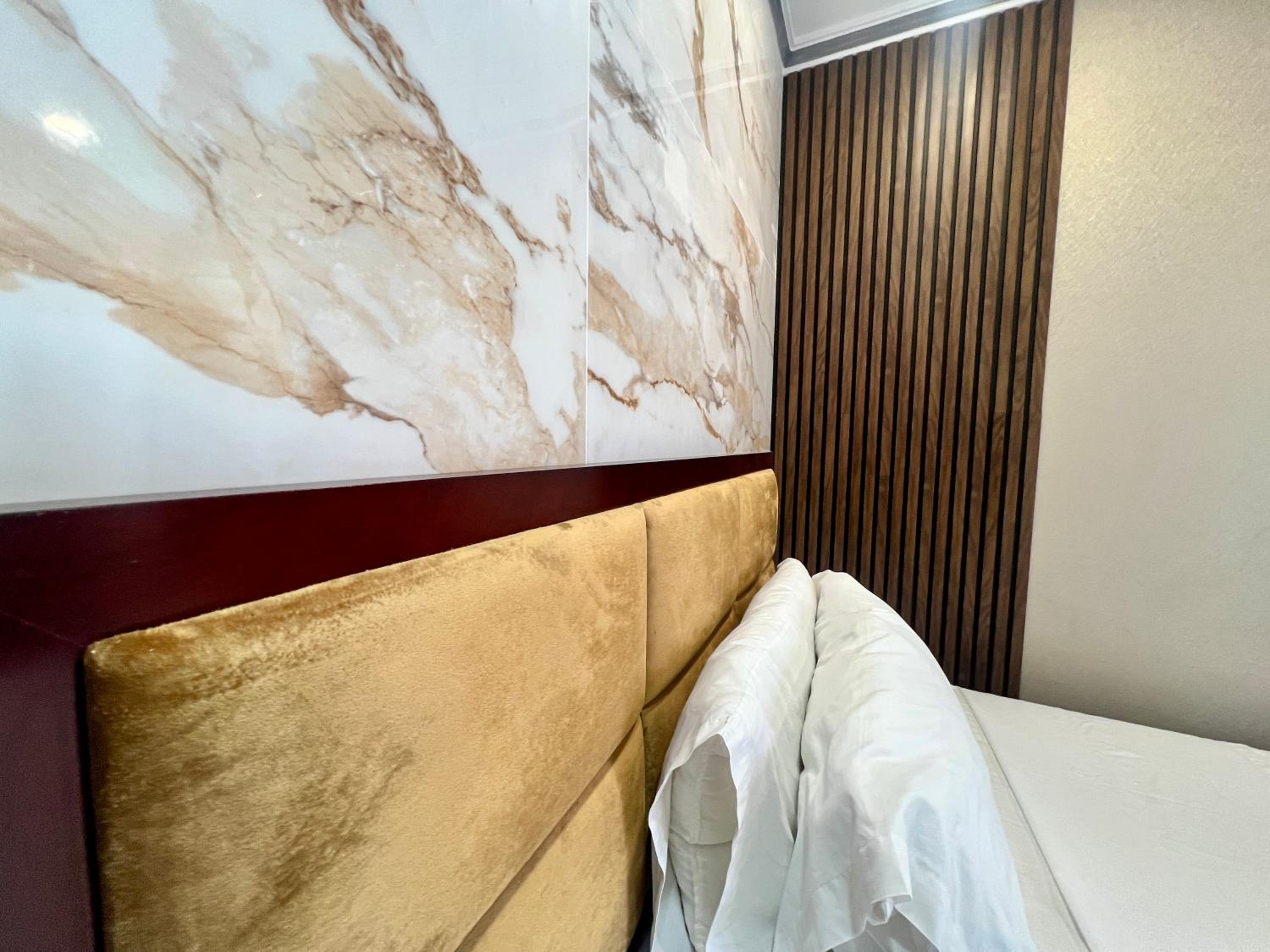 Double Room with Balcony - Photo 5