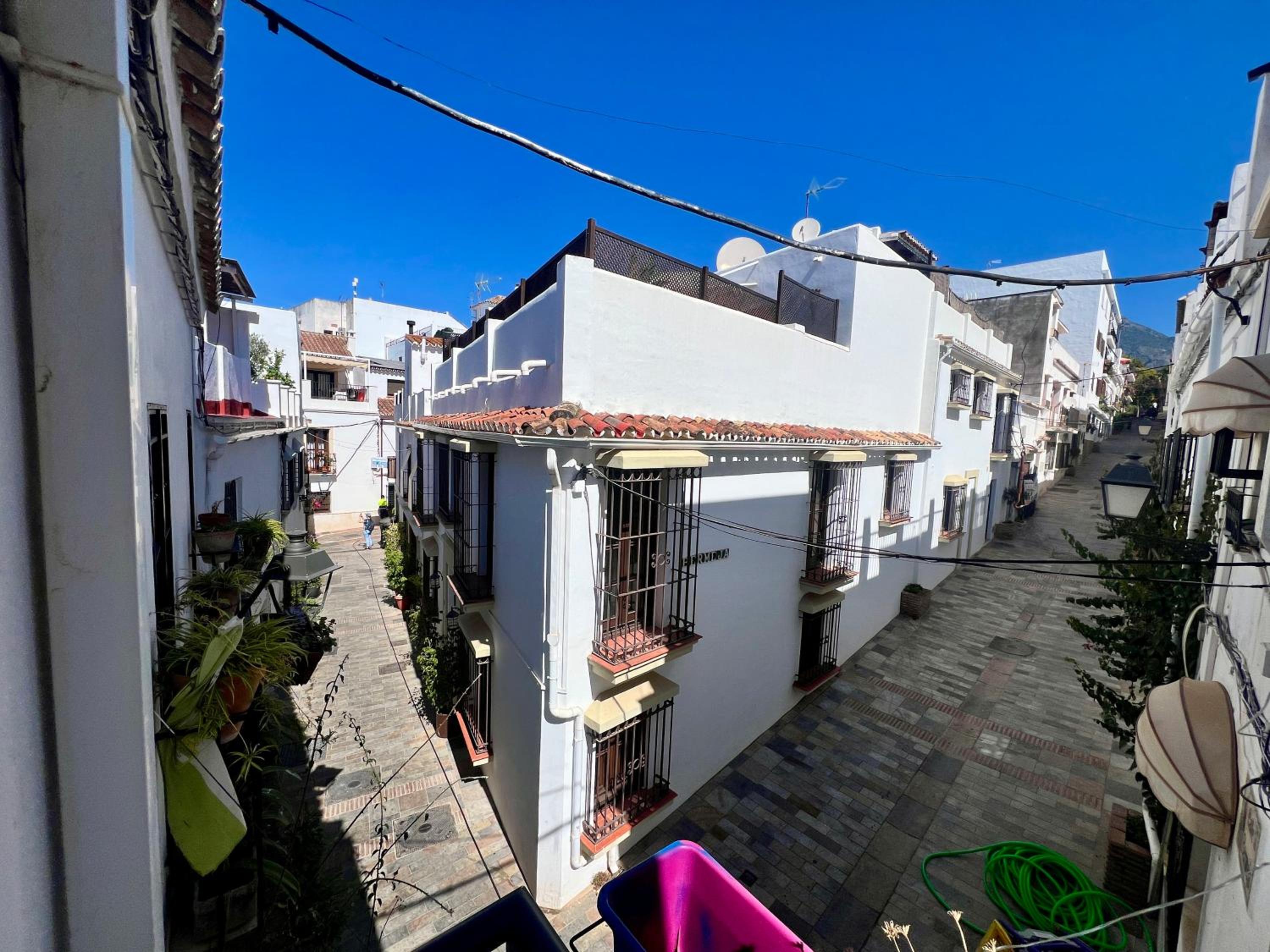 Double Room with Balcony - Photo 4