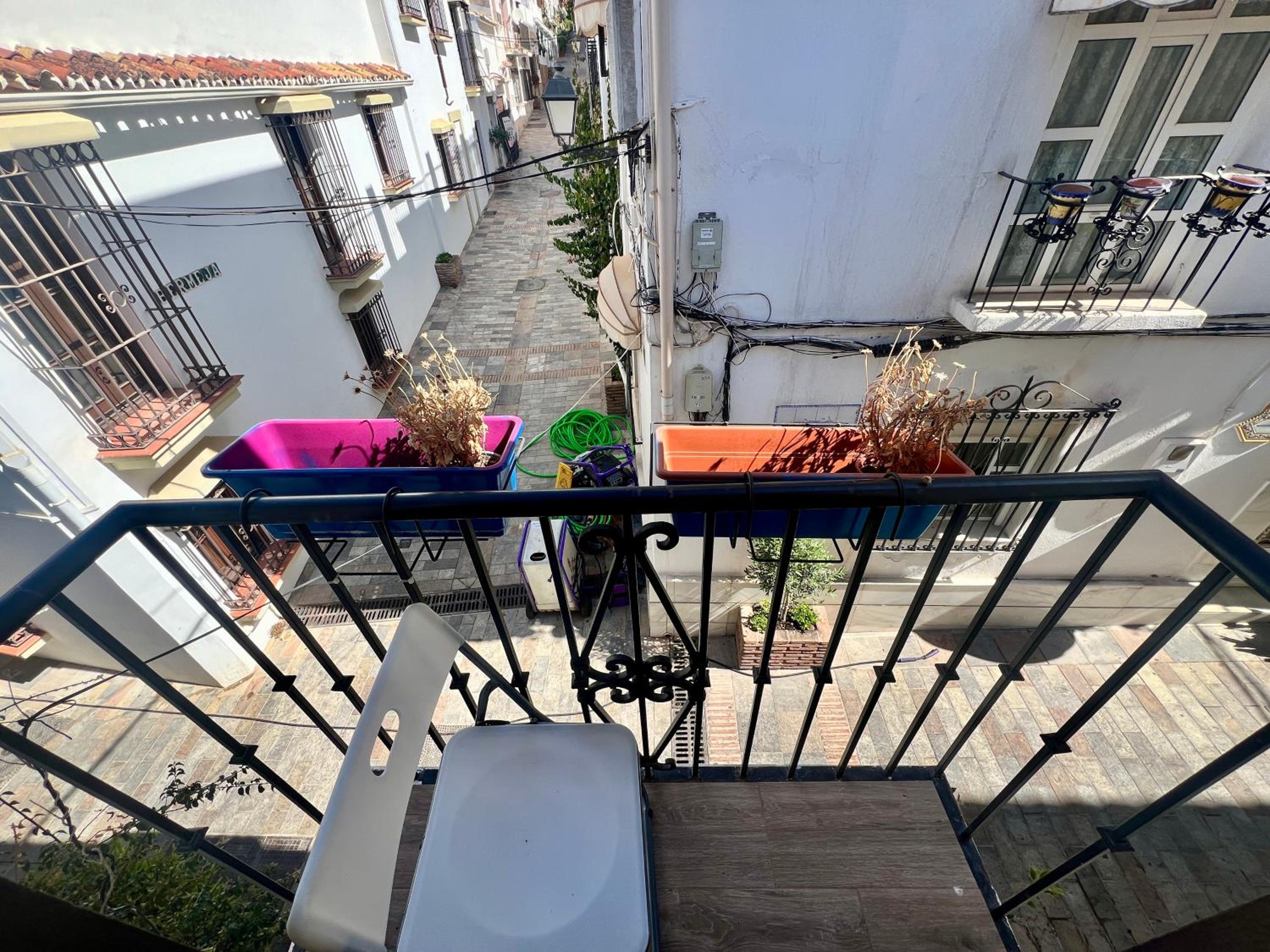 Double Room with Balcony - Photo 3