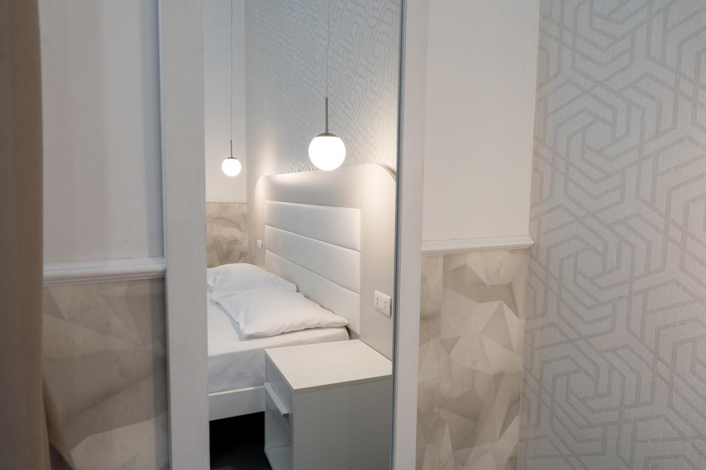 Superior Triple Room thumbnail 5