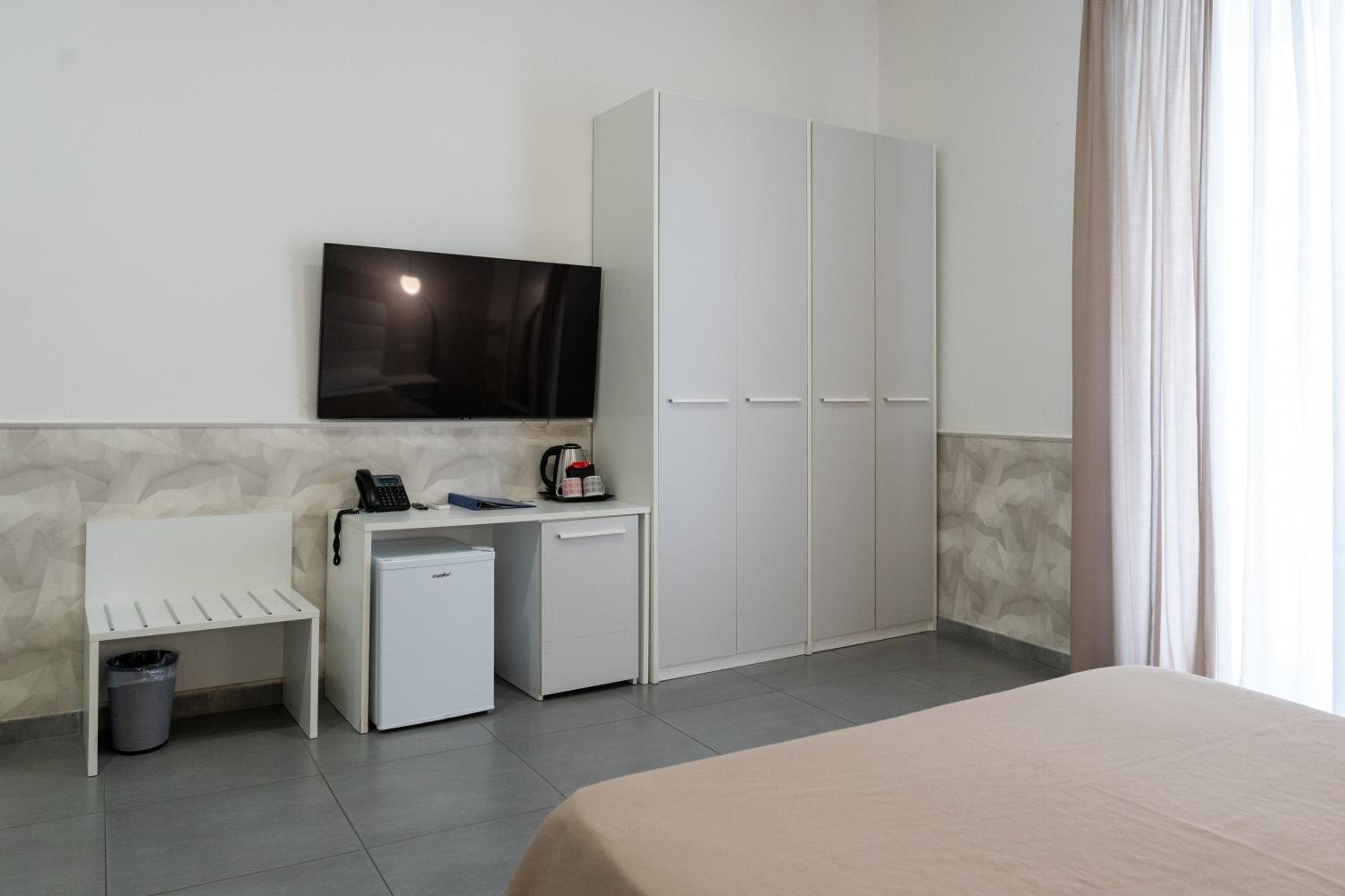 Superior Triple Room thumbnail 5