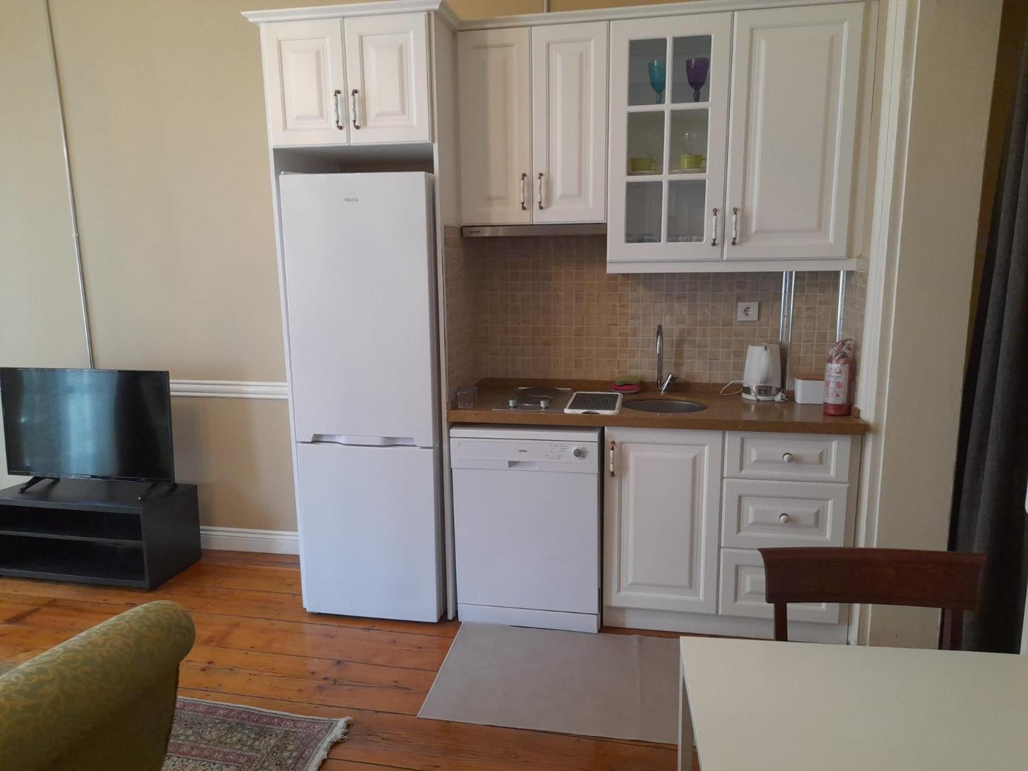 One-Bedroom Apartment photo 2