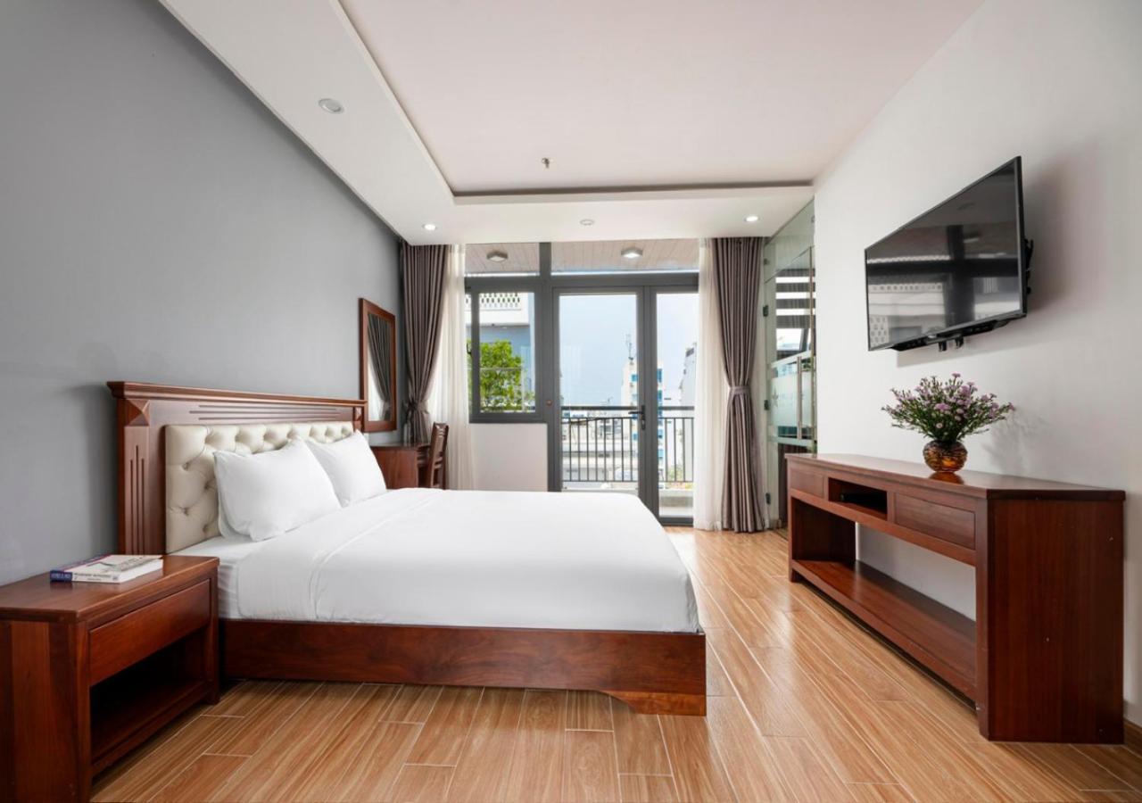 One-Bedroom Apartment with View