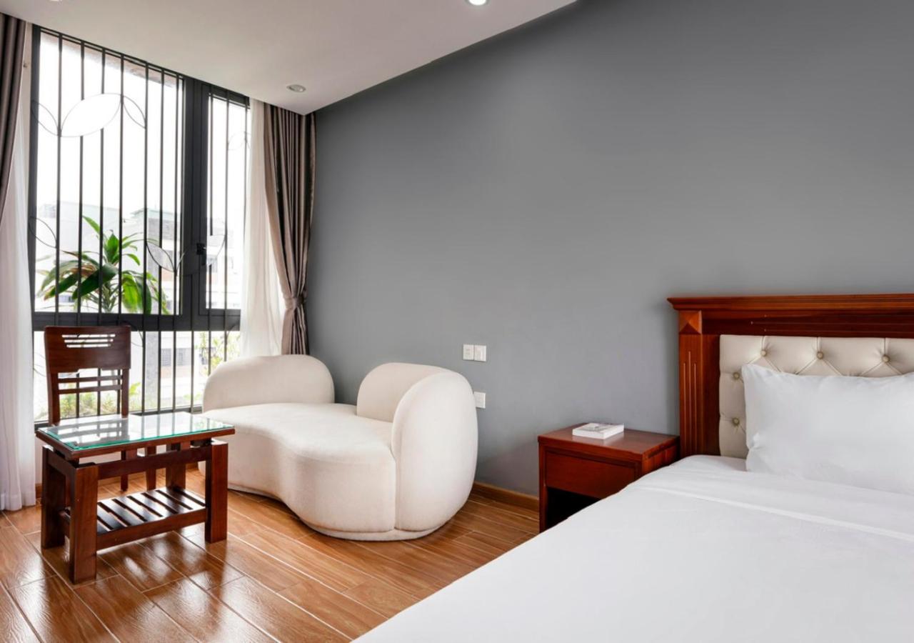 One-Bedroom Apartment with City View