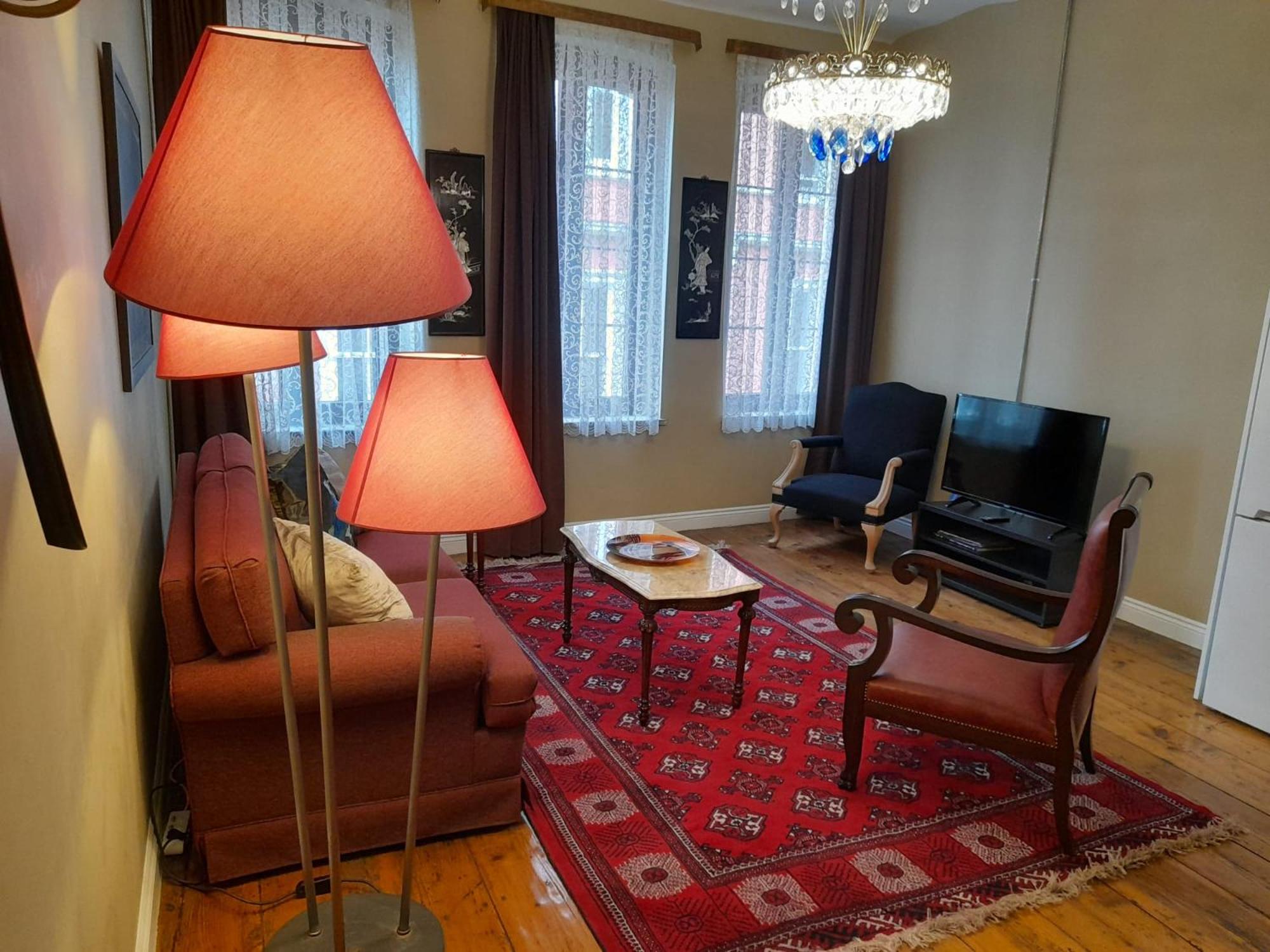 One-Bedroom Apartment photo 1