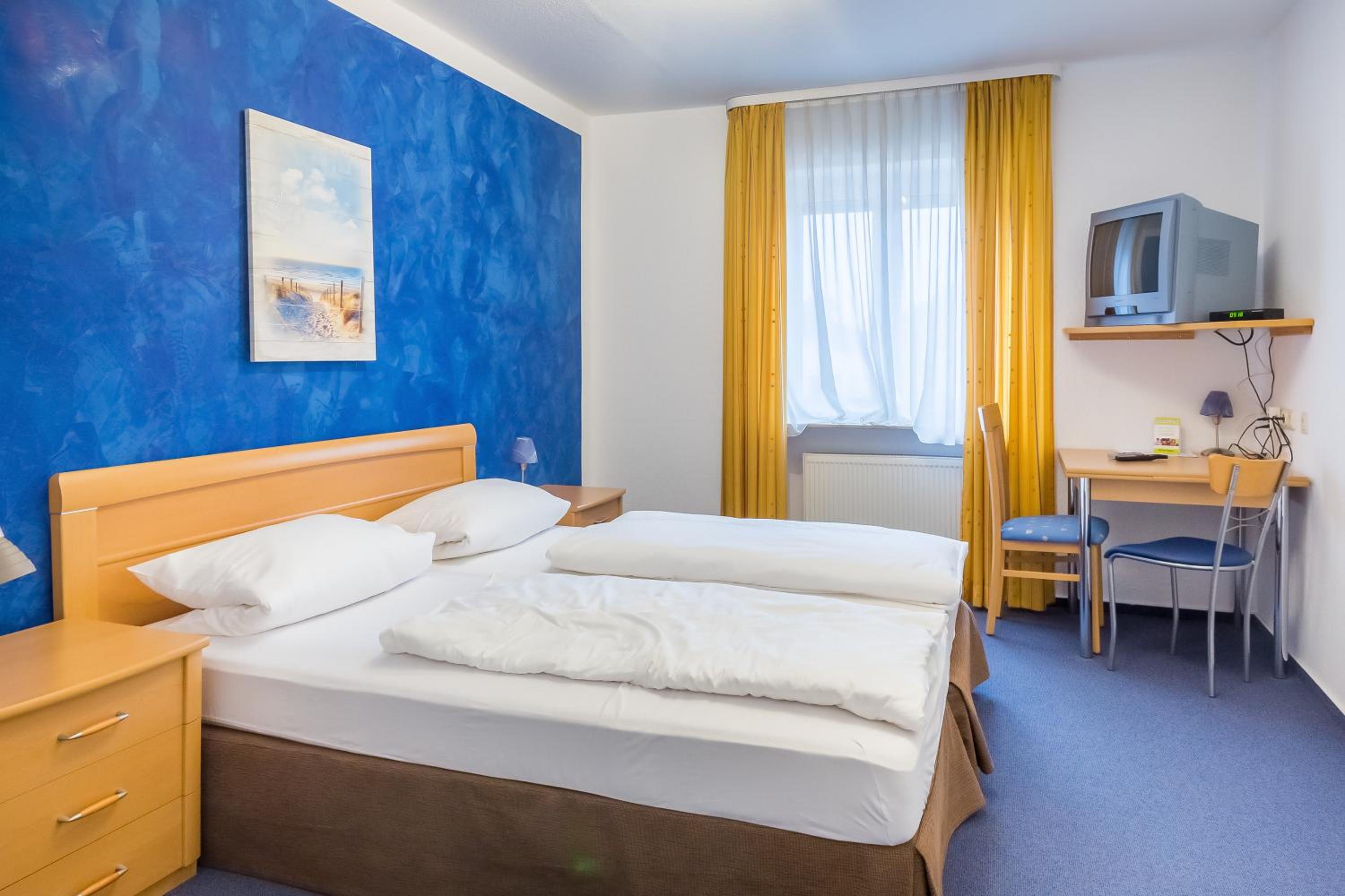 Double or Twin Room - Photo 3