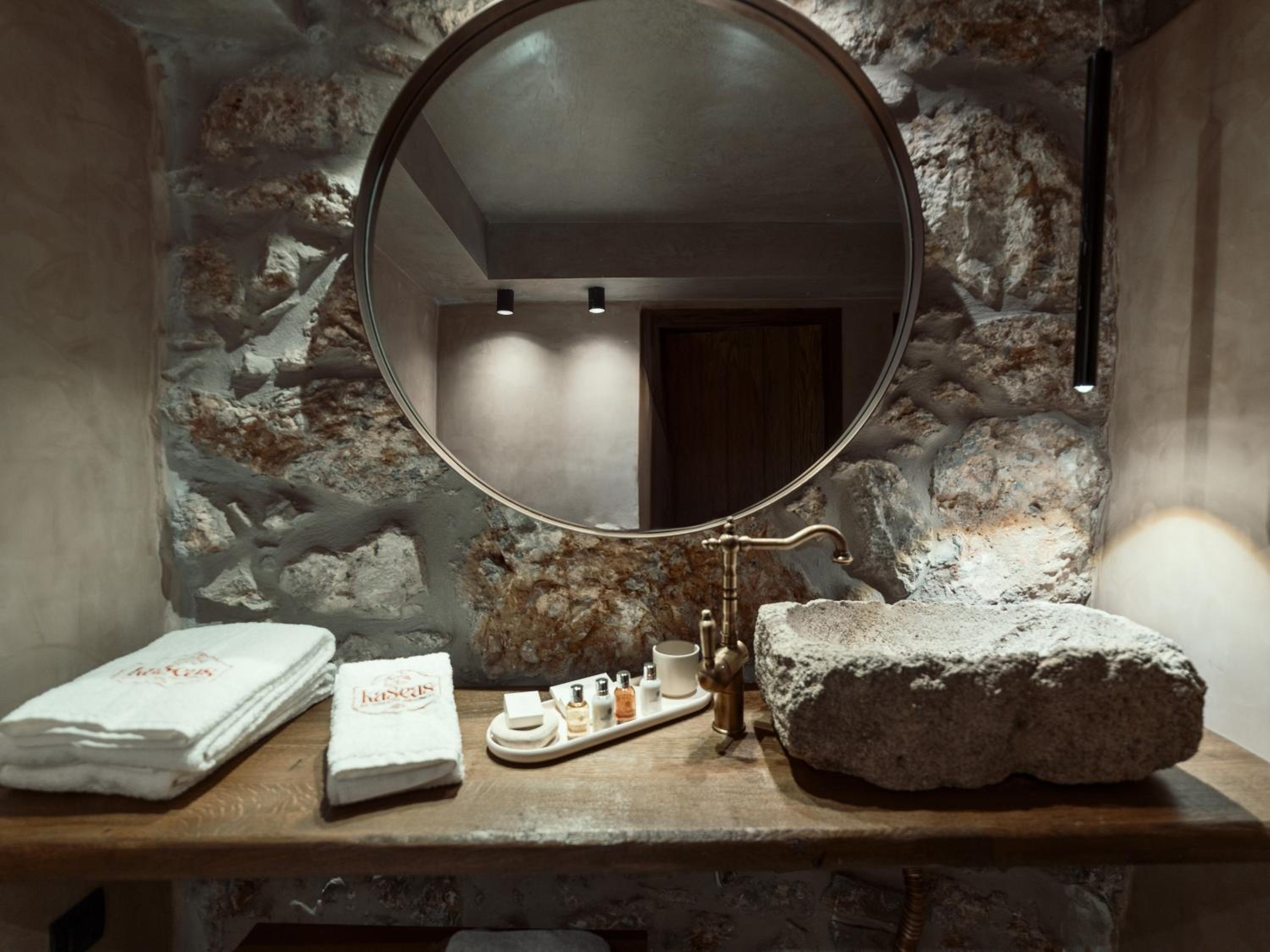 Signature Suite with Outdoor Heated Tub photo 3