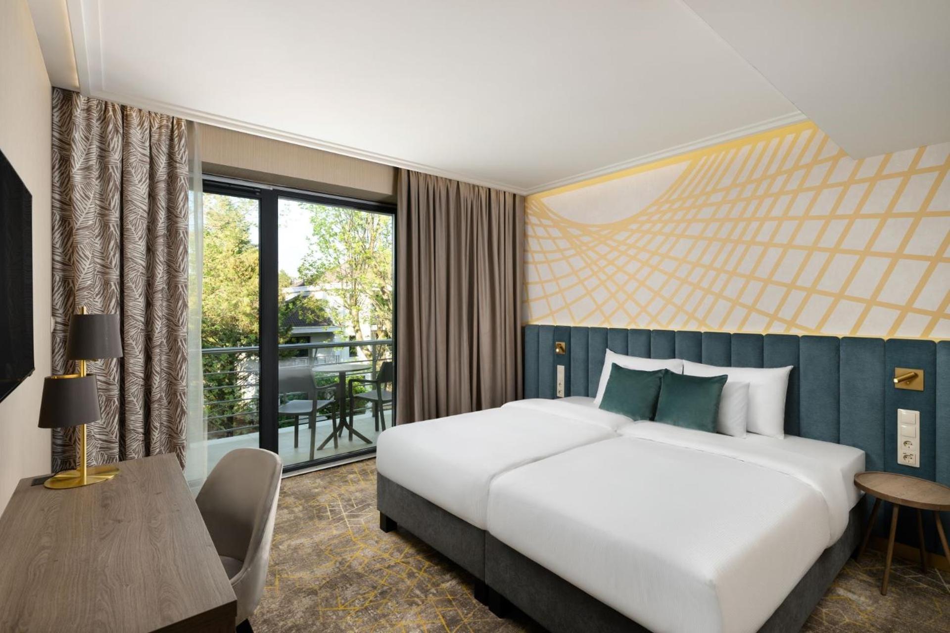 Superior Twin Room with City View photo 3