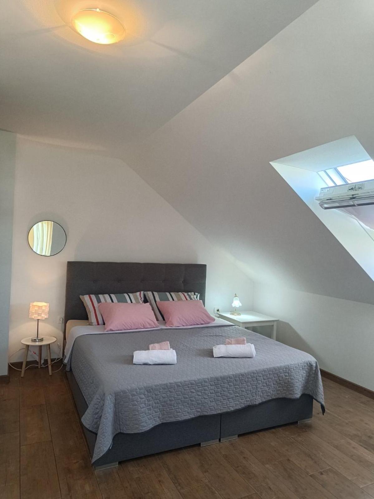 Double Room - Photo 5