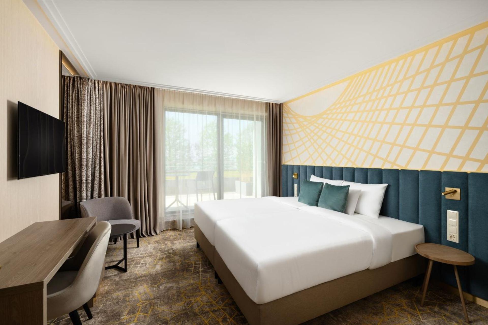 Superior Twin Room with City View photo 2