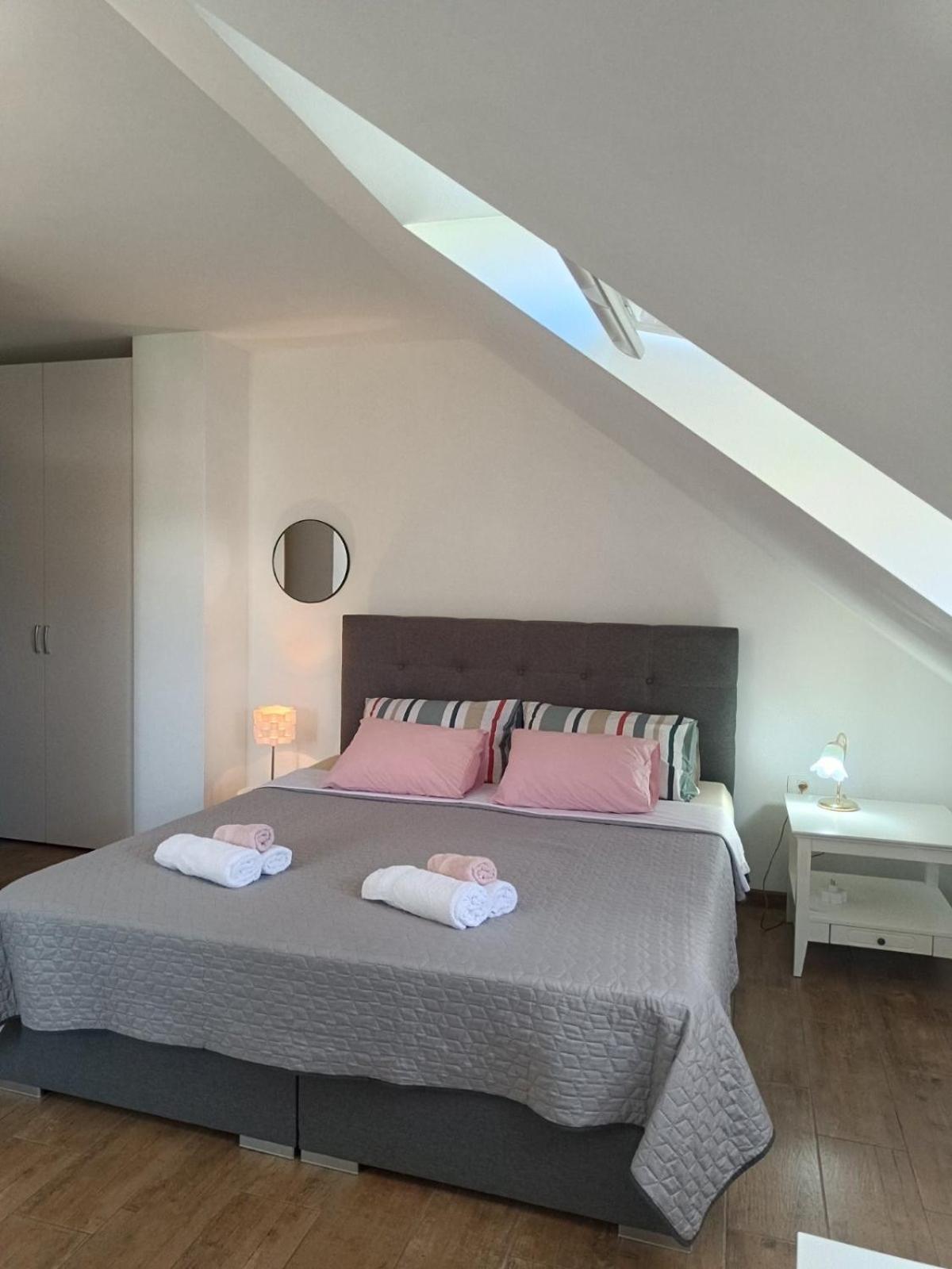 Double Room - Photo 6