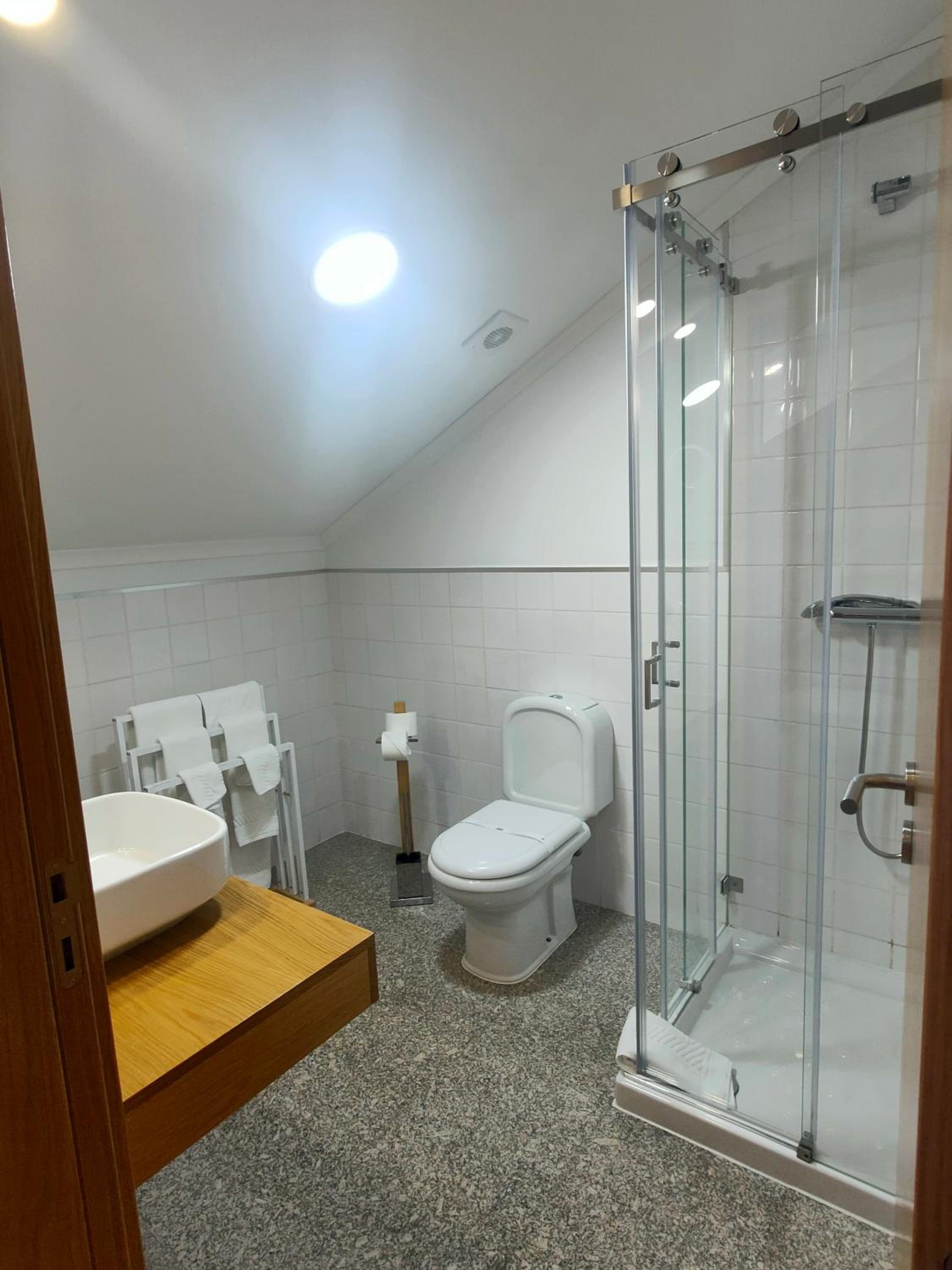 Standard Double Room - Photo 4