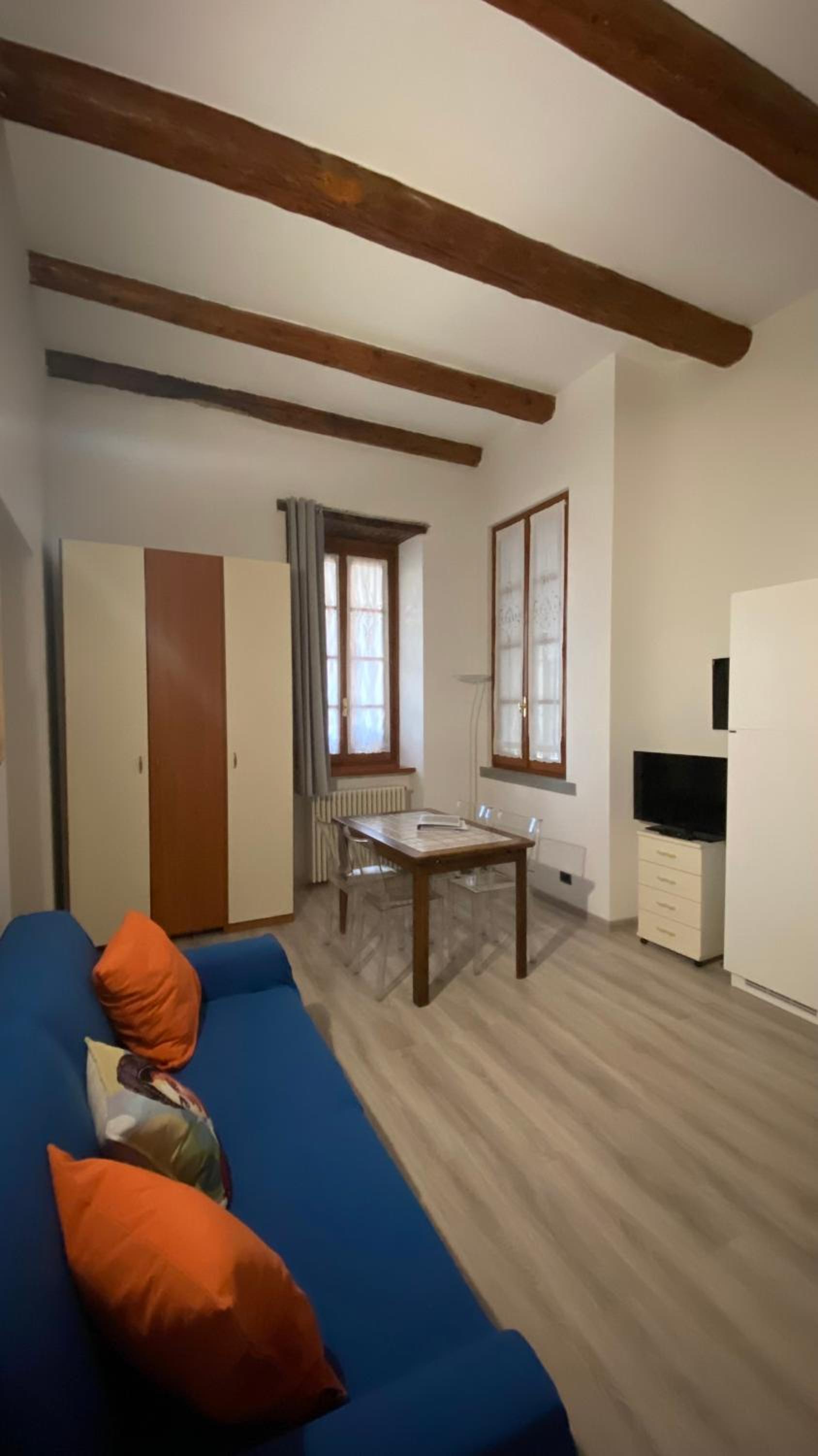 One-Bedroom Apartment - Photo 2