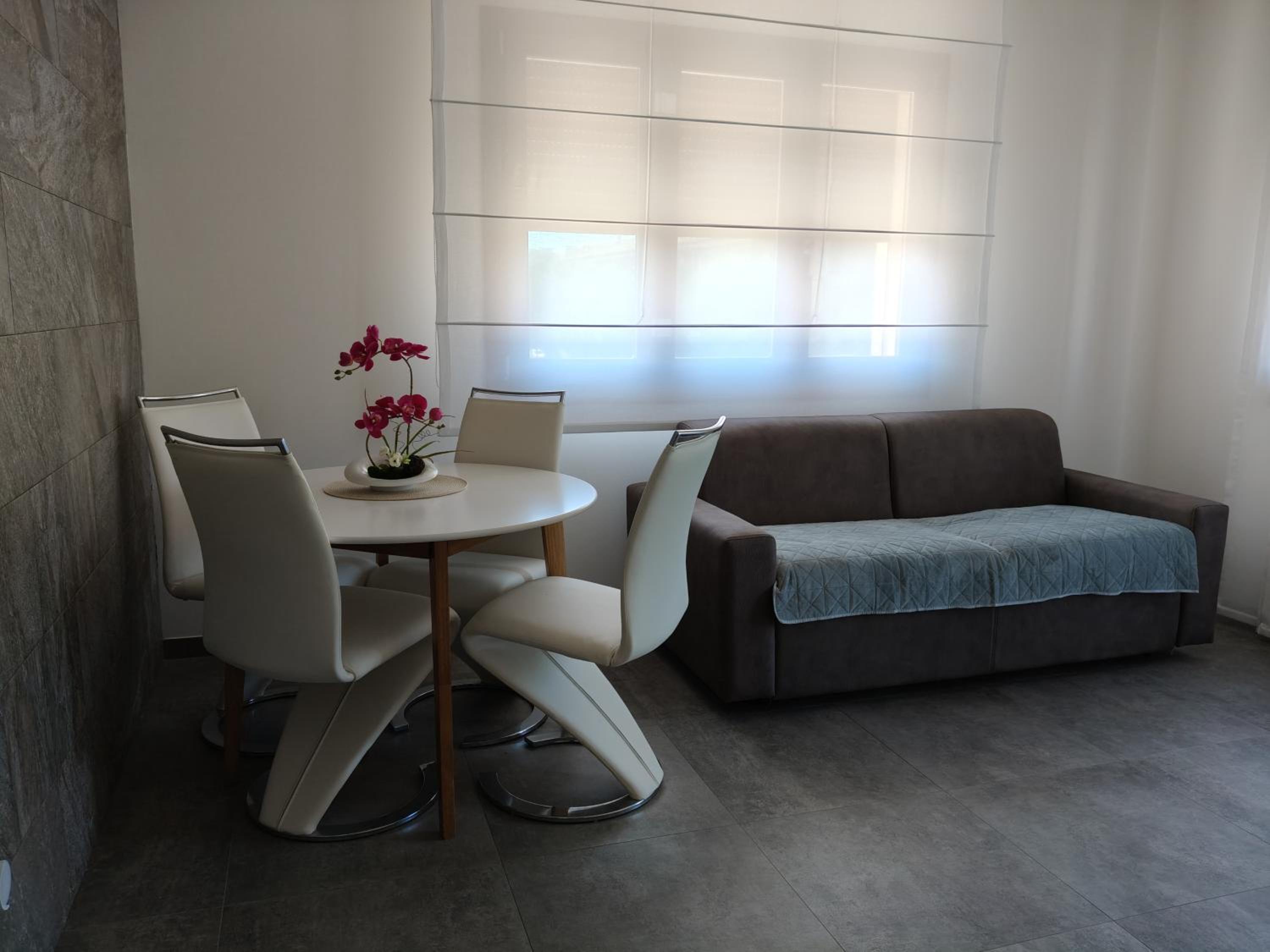 Family Two-Bedroom Apartment with View photo 2