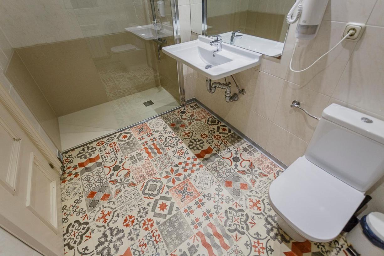 Double Room - Photo 6