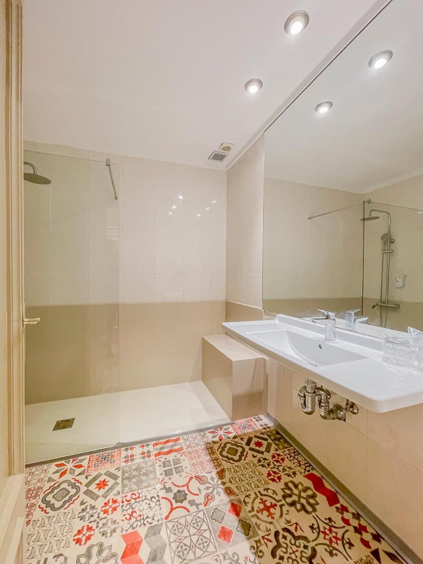 Twin Room - Photo 2