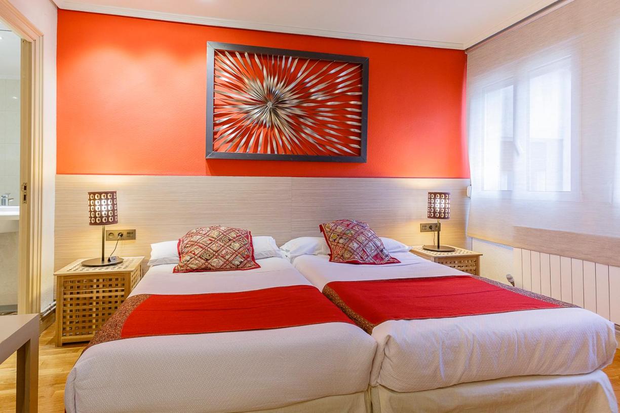 Twin Room - Photo 3