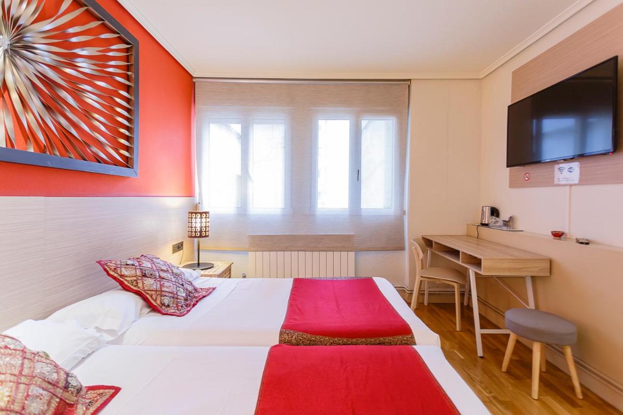 Twin Room - Photo 6