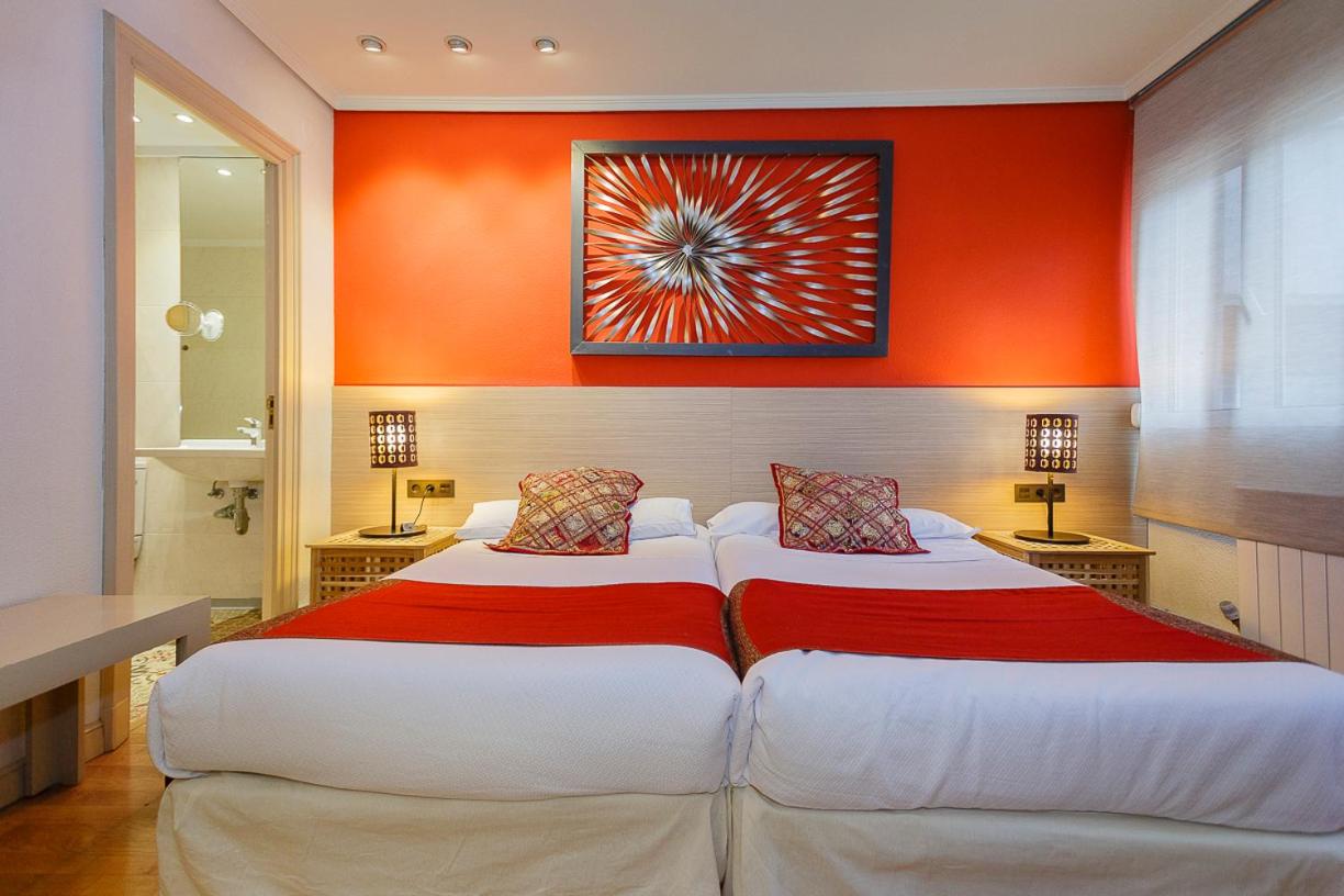 Twin Room - Photo 1