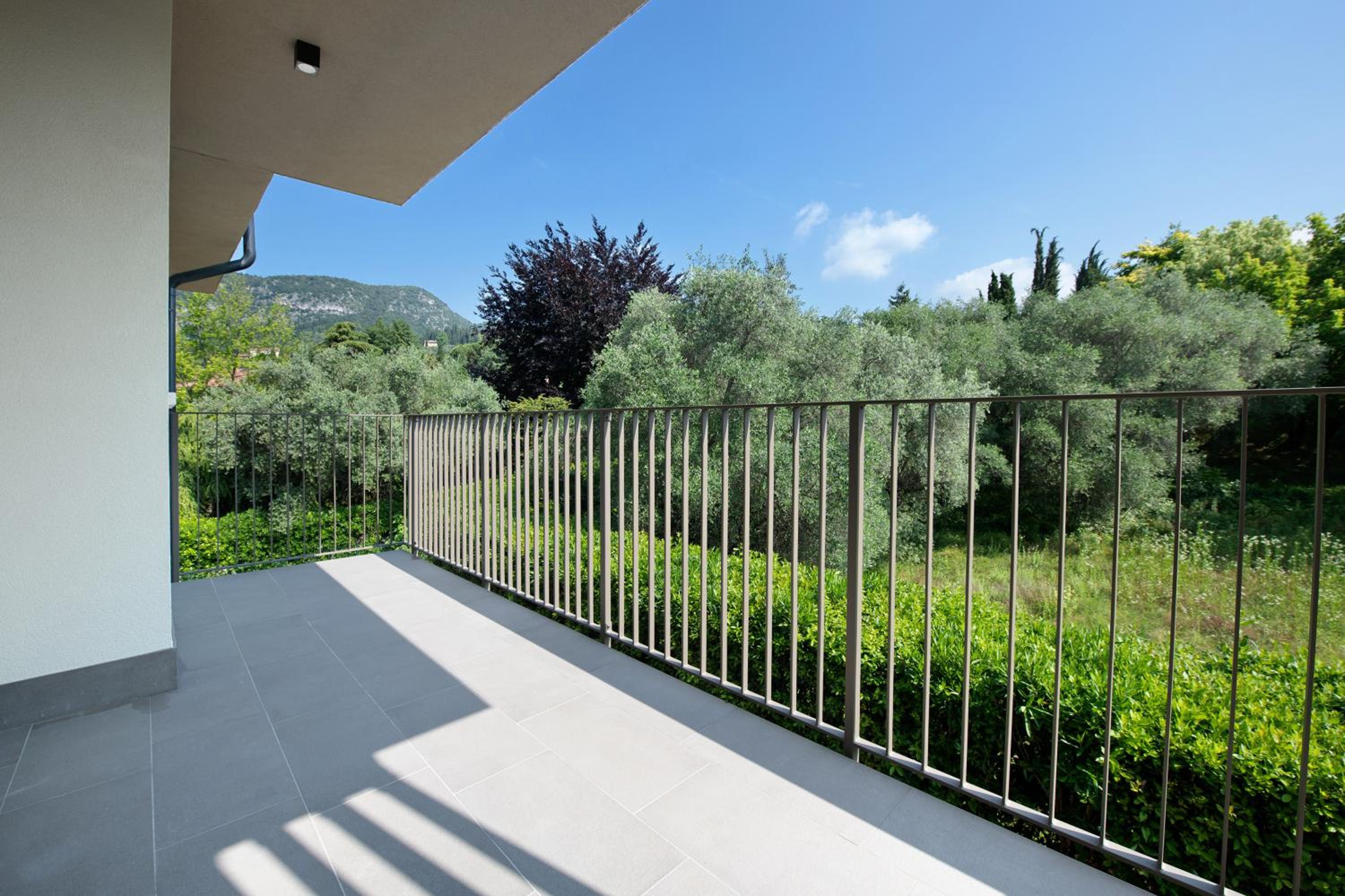 Two-Bedroom Deluxe Apartment with Balcony photo 3