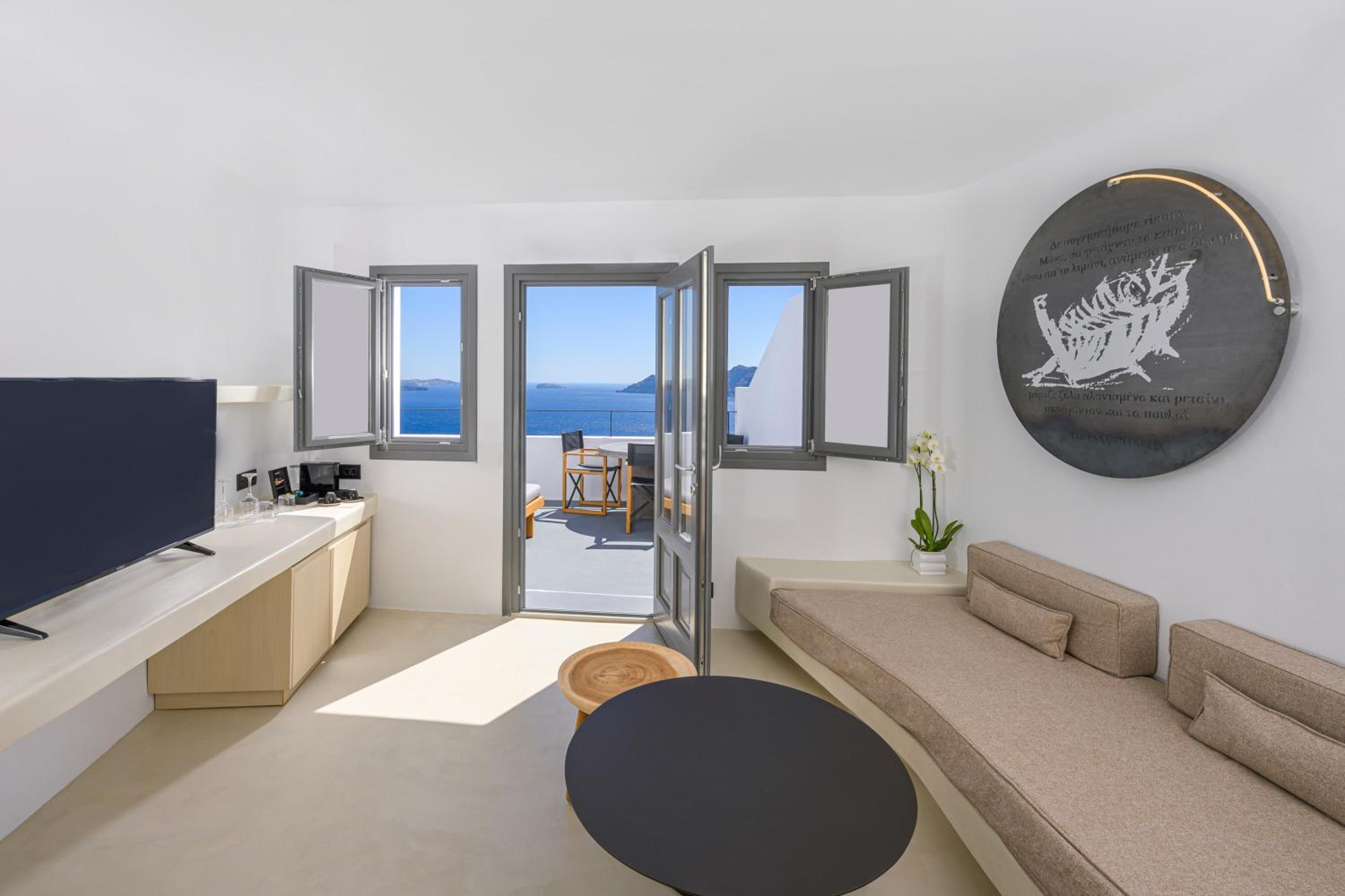The Shipbuilder's Suite with Hot Tub & Caldera View