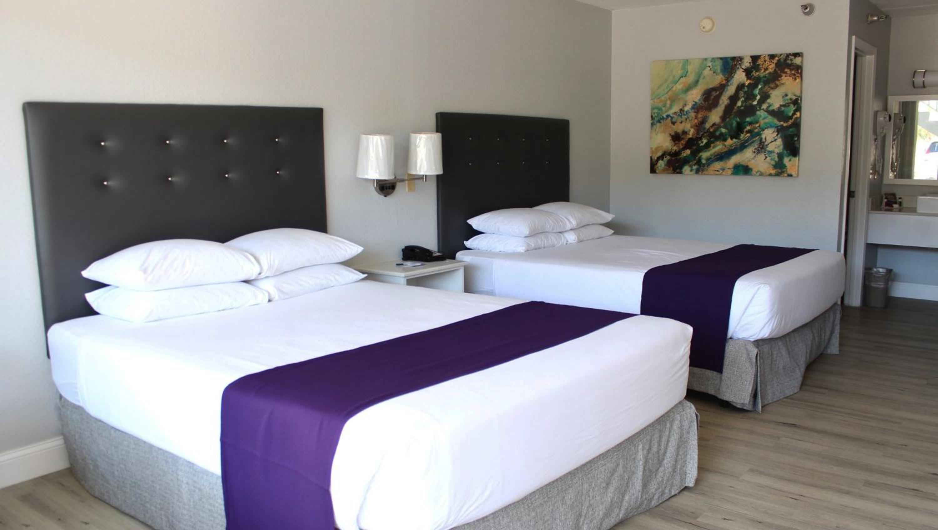 Deluxe Room with Two Queen Beds - Non-smoking photo 1