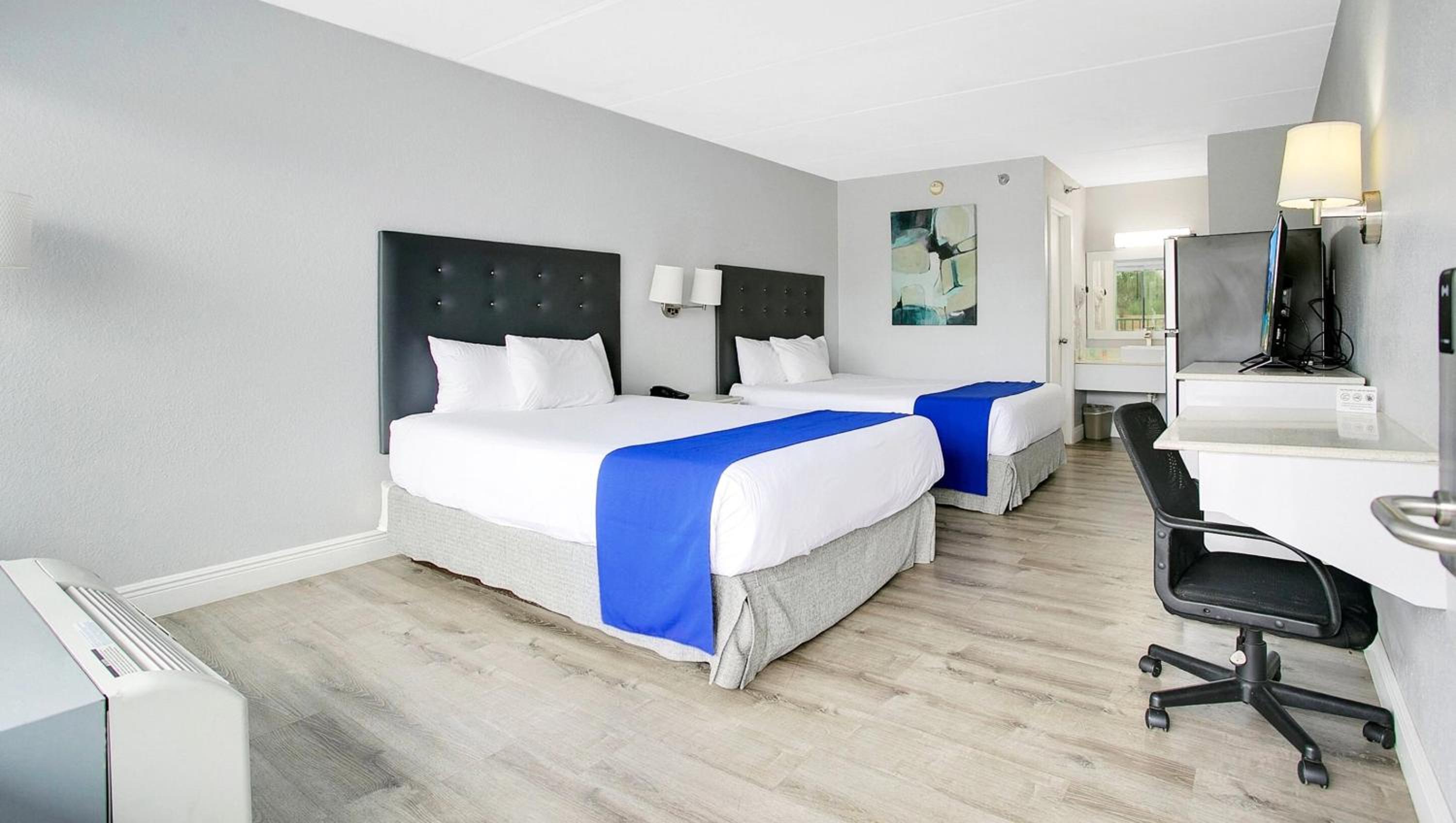 Deluxe Business Queen Room with Two Queen Beds - Non-Smoking photo 1