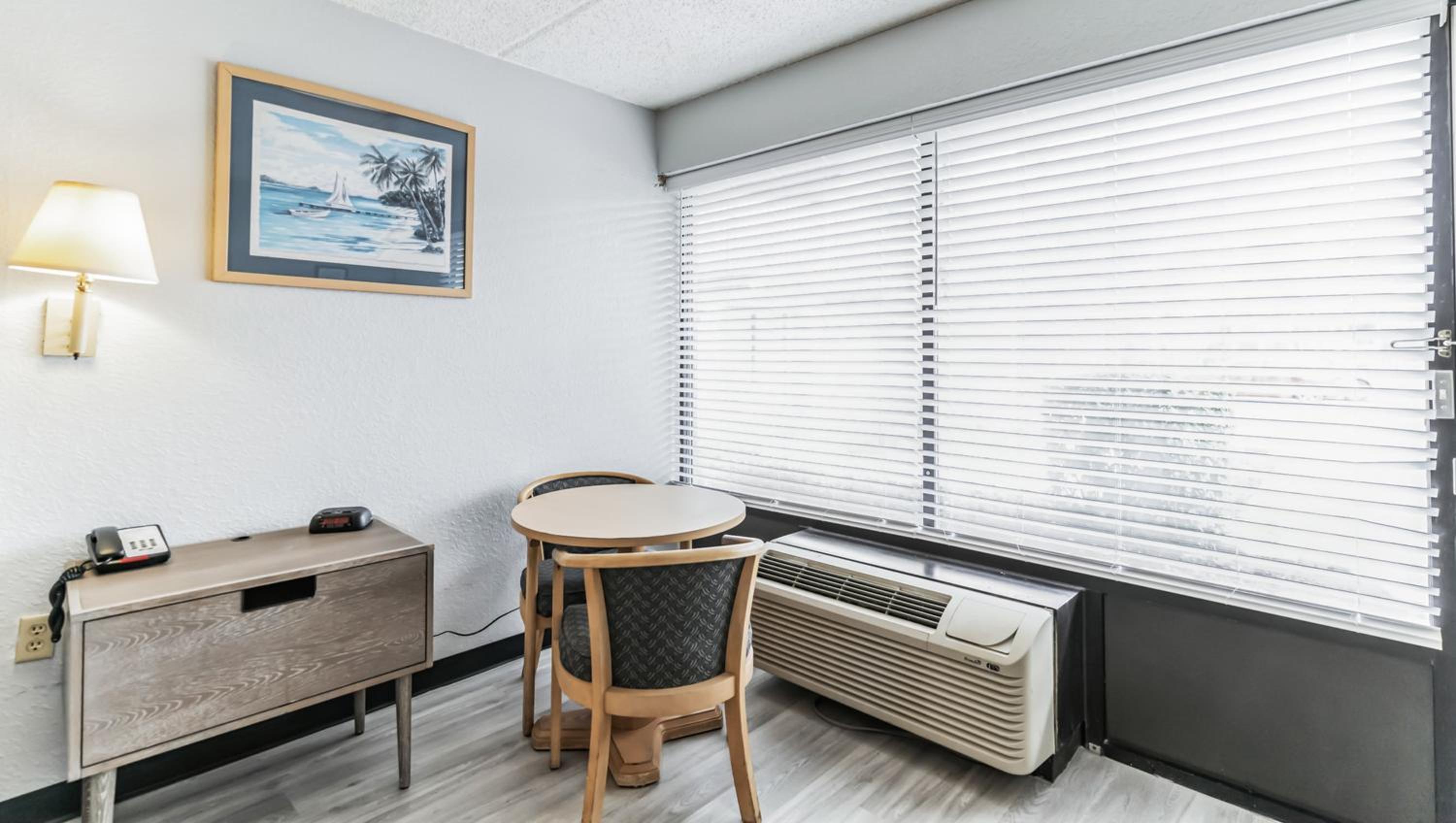 King Room - Disability Access/Non-Smoking - Photo 4